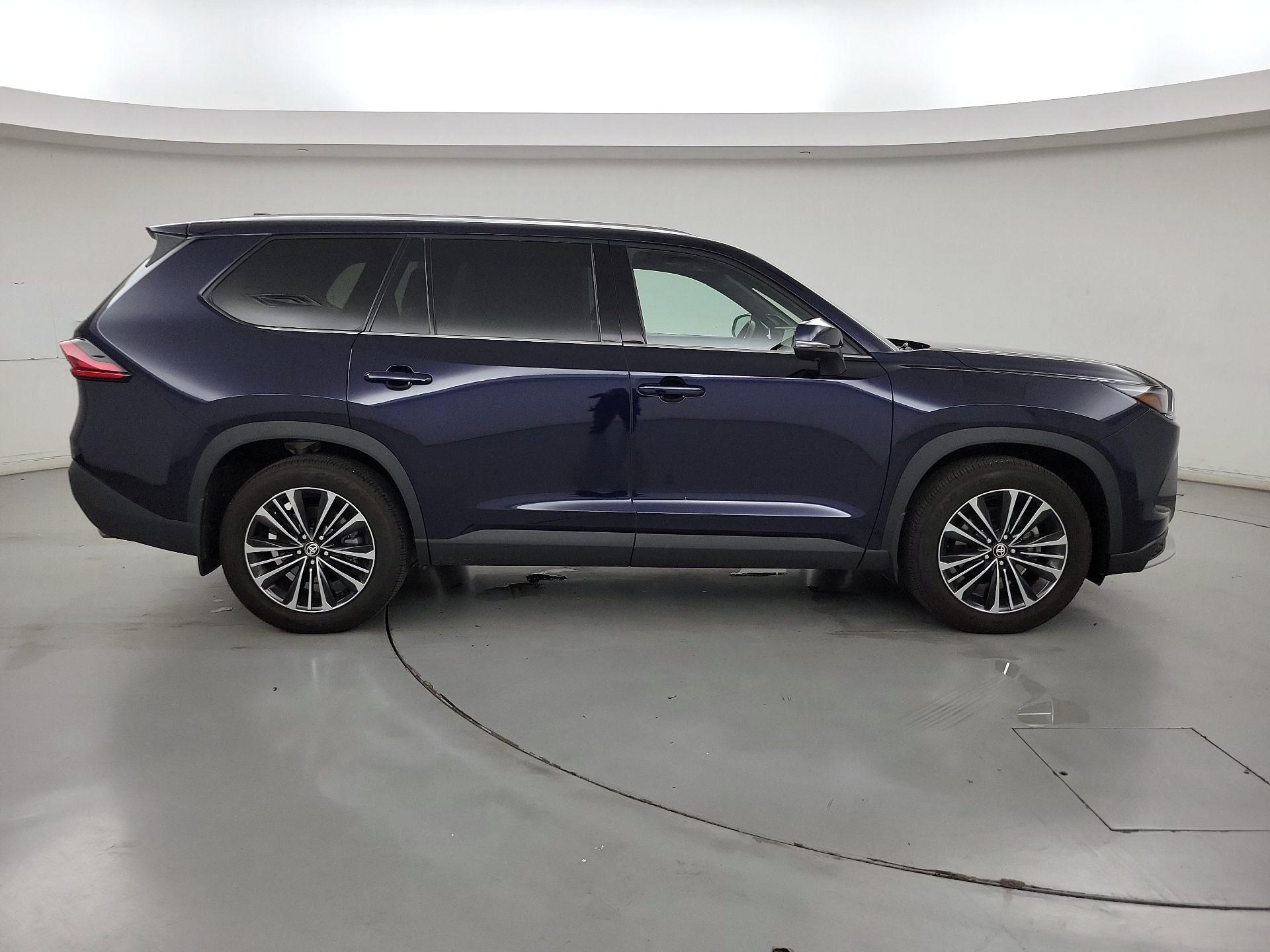 Thumbnail: 2025 Toyota Highlander - 4