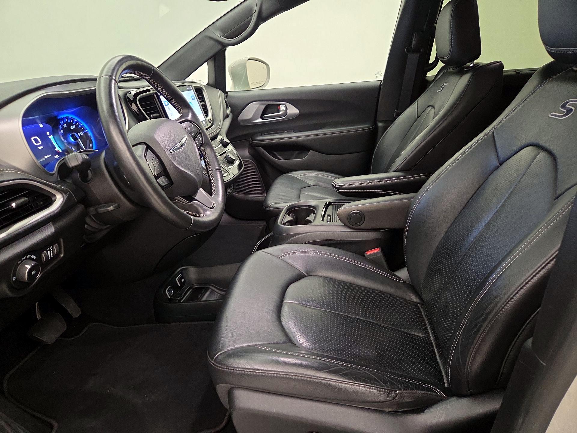 Thumbnail: 2021 Chrysler Pacifica - 11
