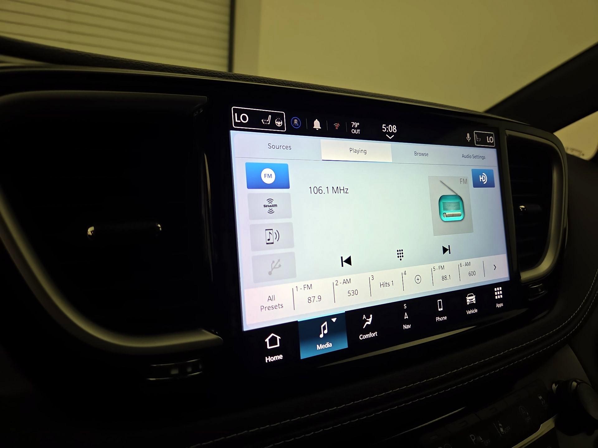 Thumbnail: 2021 Chrysler Pacifica - 16