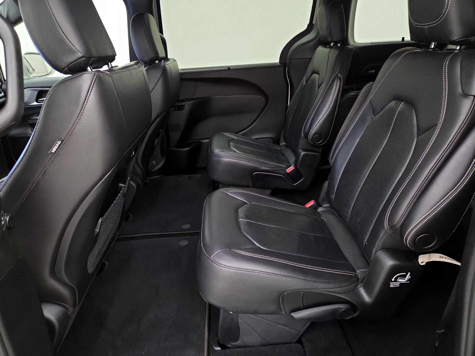 Thumbnail: 2021 Chrysler Pacifica - 20