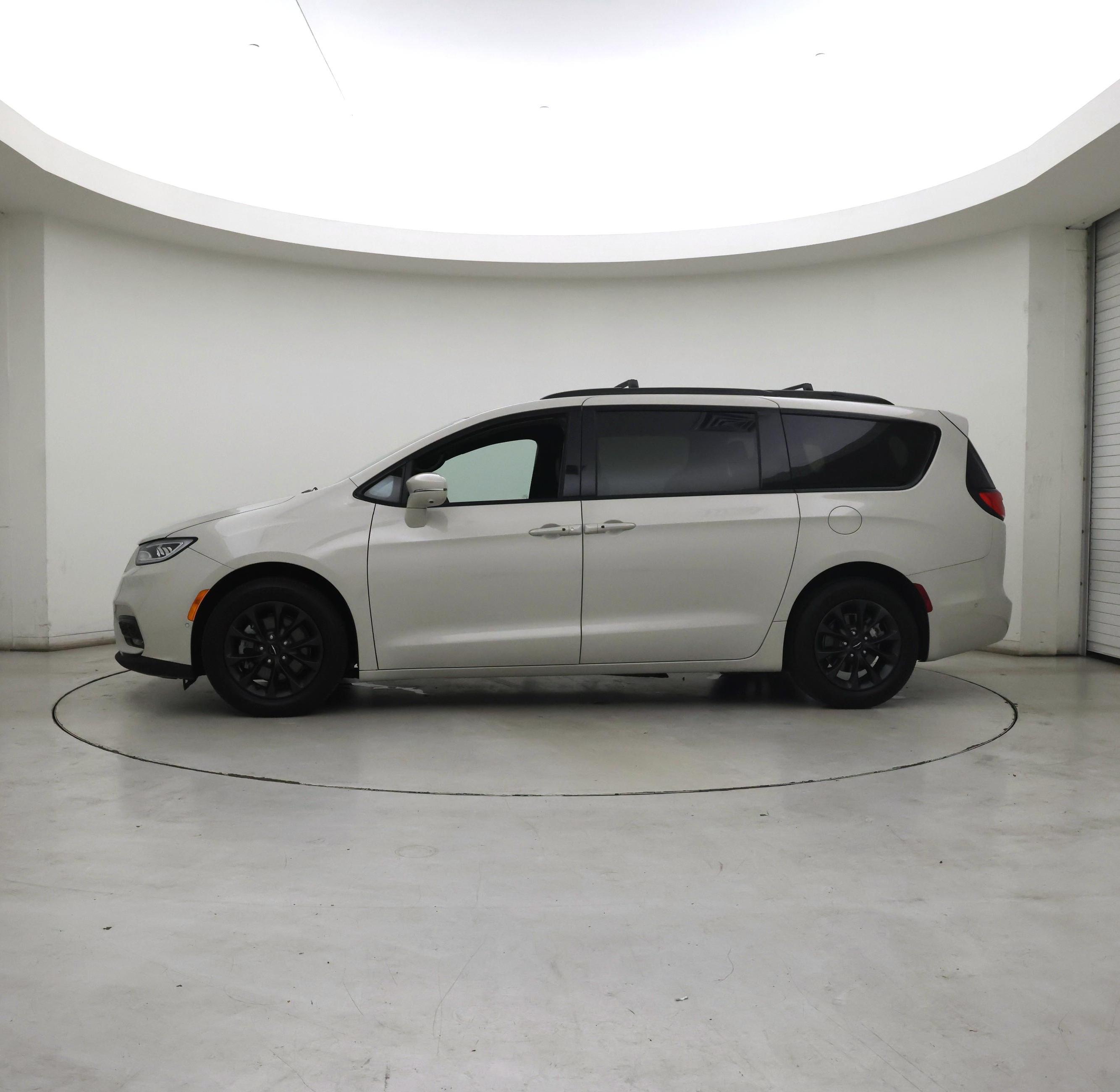 Thumbnail: 2021 Chrysler Pacifica - 3