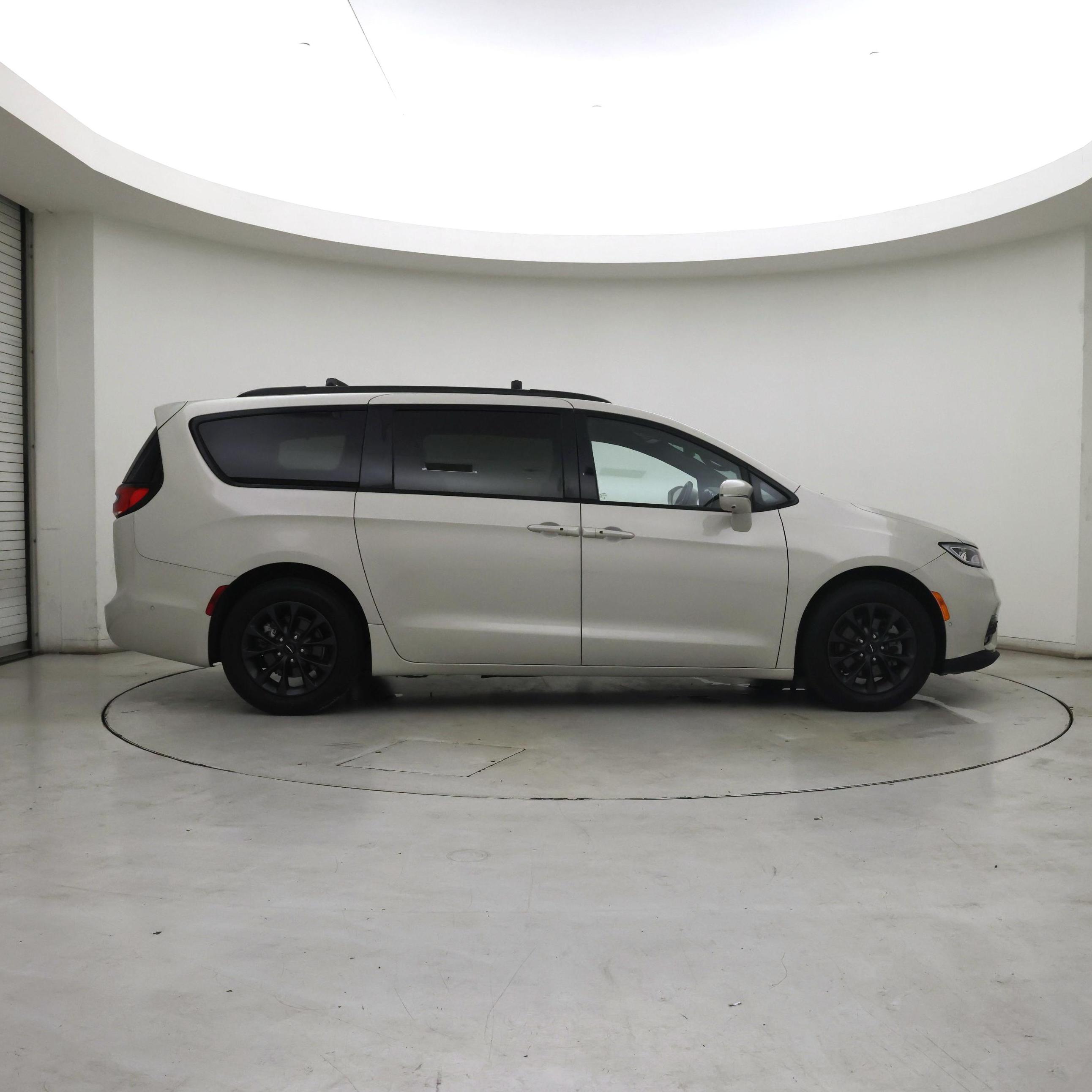 Thumbnail: 2021 Chrysler Pacifica - 7