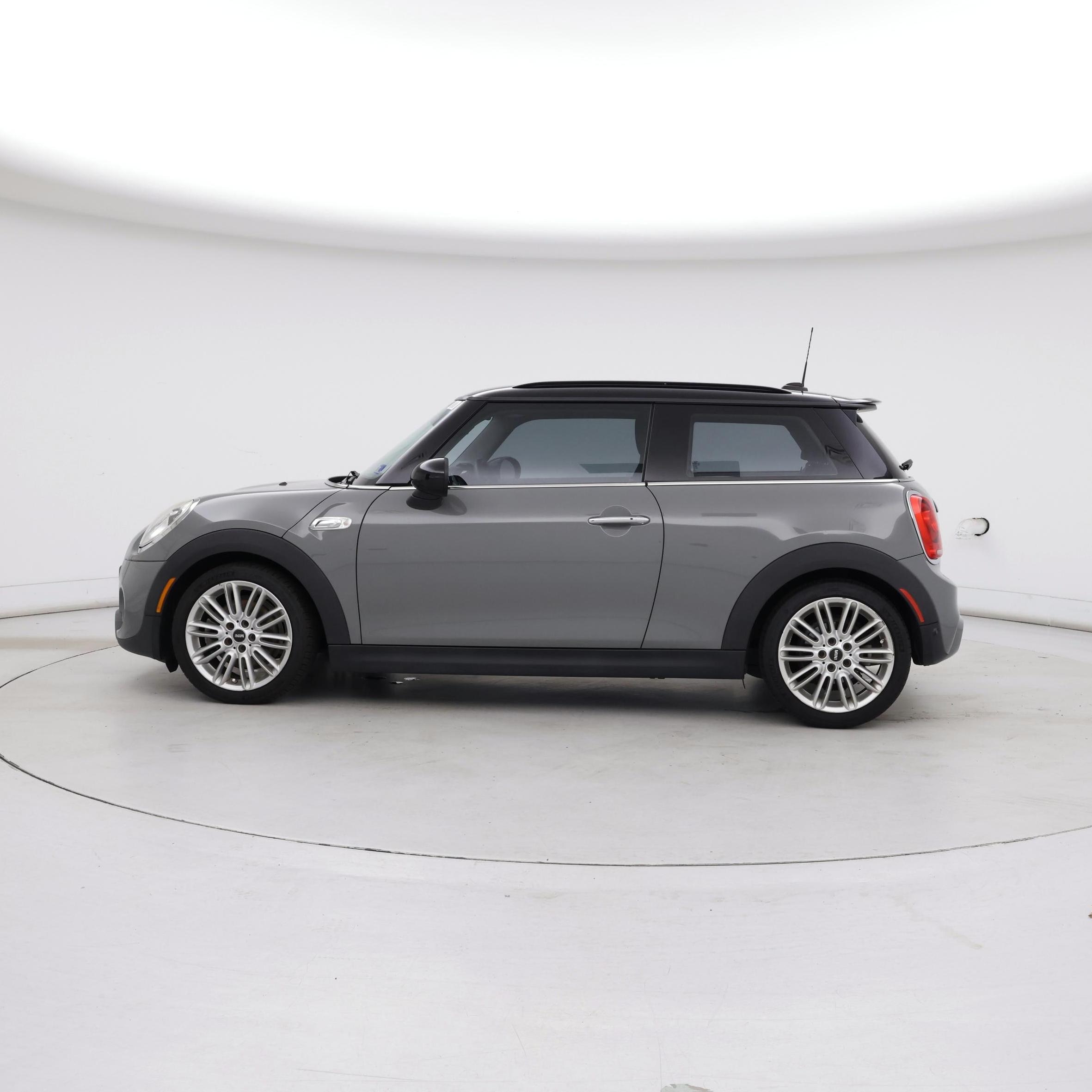 Thumbnail: 2017 MINI Cooper Hardtop - 3