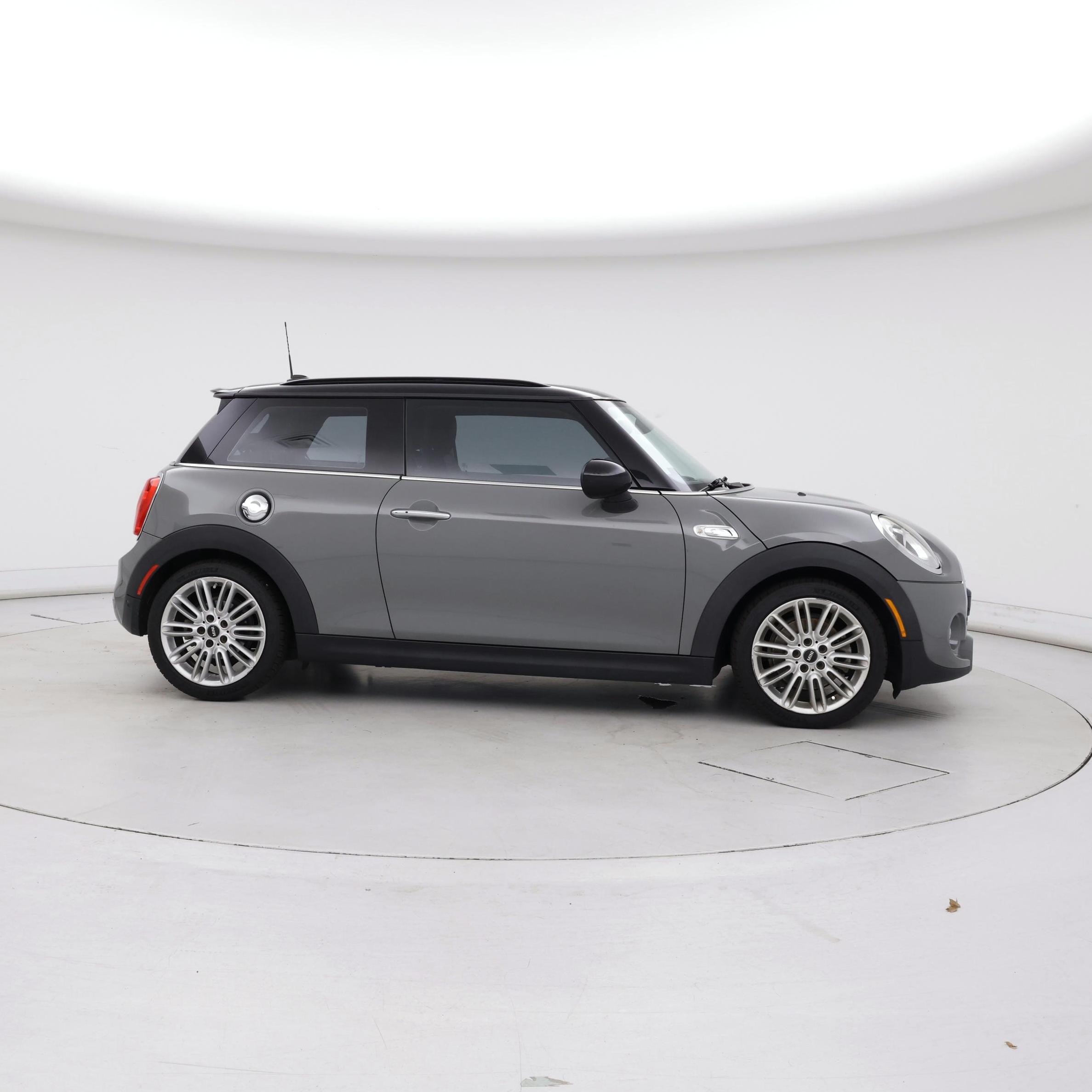 Thumbnail: 2017 MINI Cooper Hardtop - 7