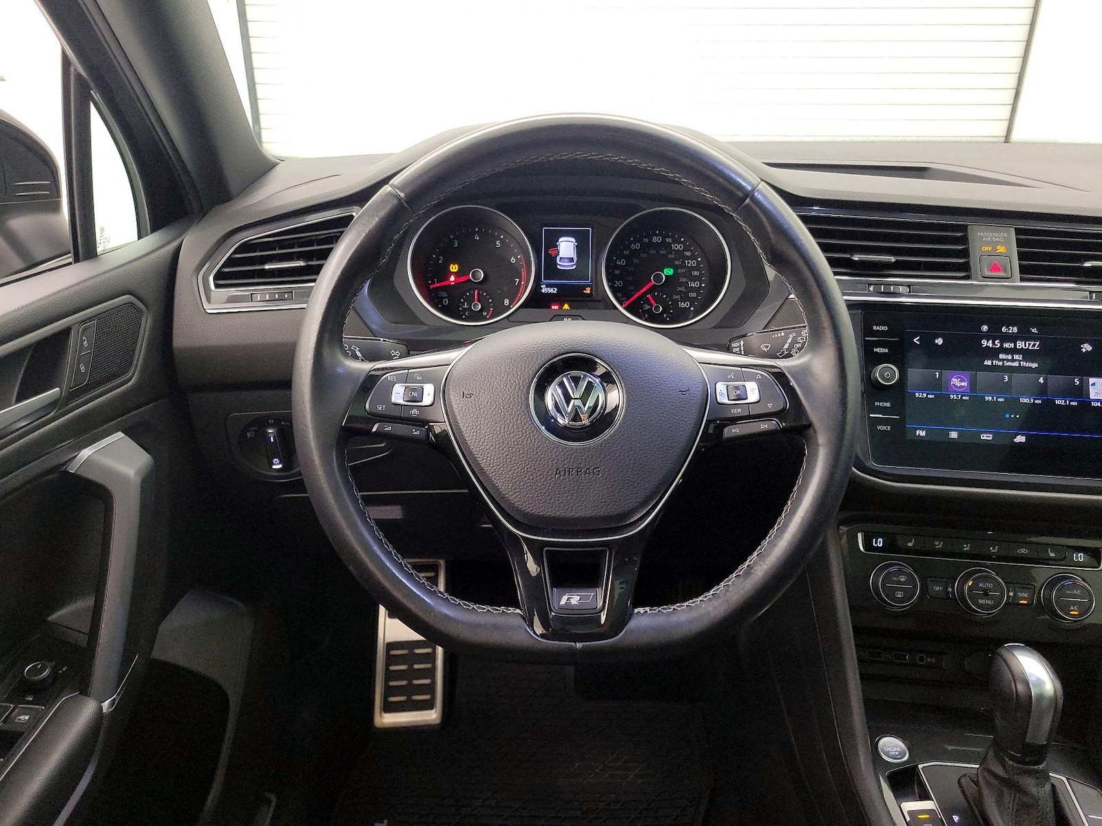 2020 Volkswagen Tiguan SE R-LINE BLACK - Photo 11