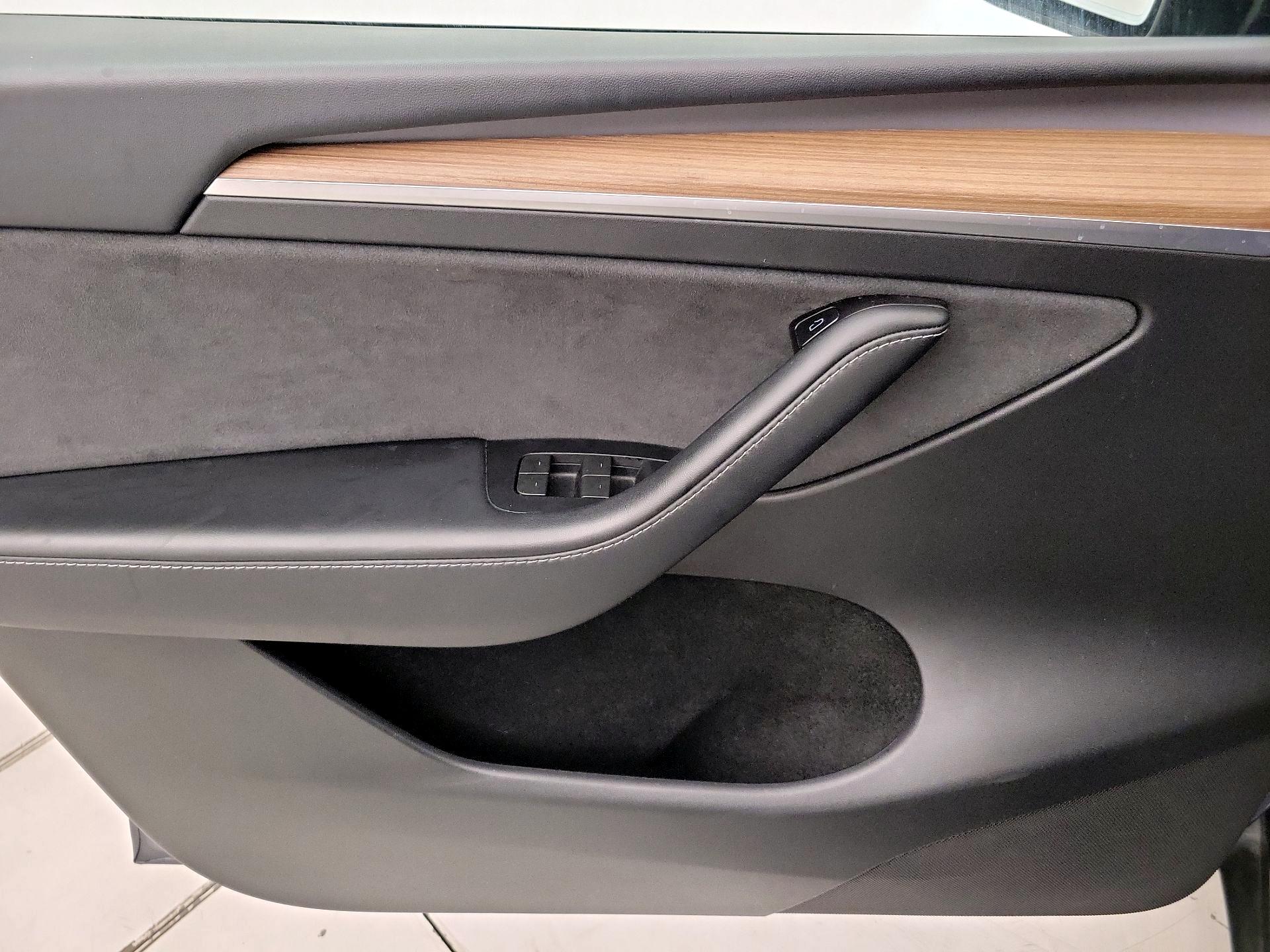 Thumbnail: 2023 Tesla Model Y - 12