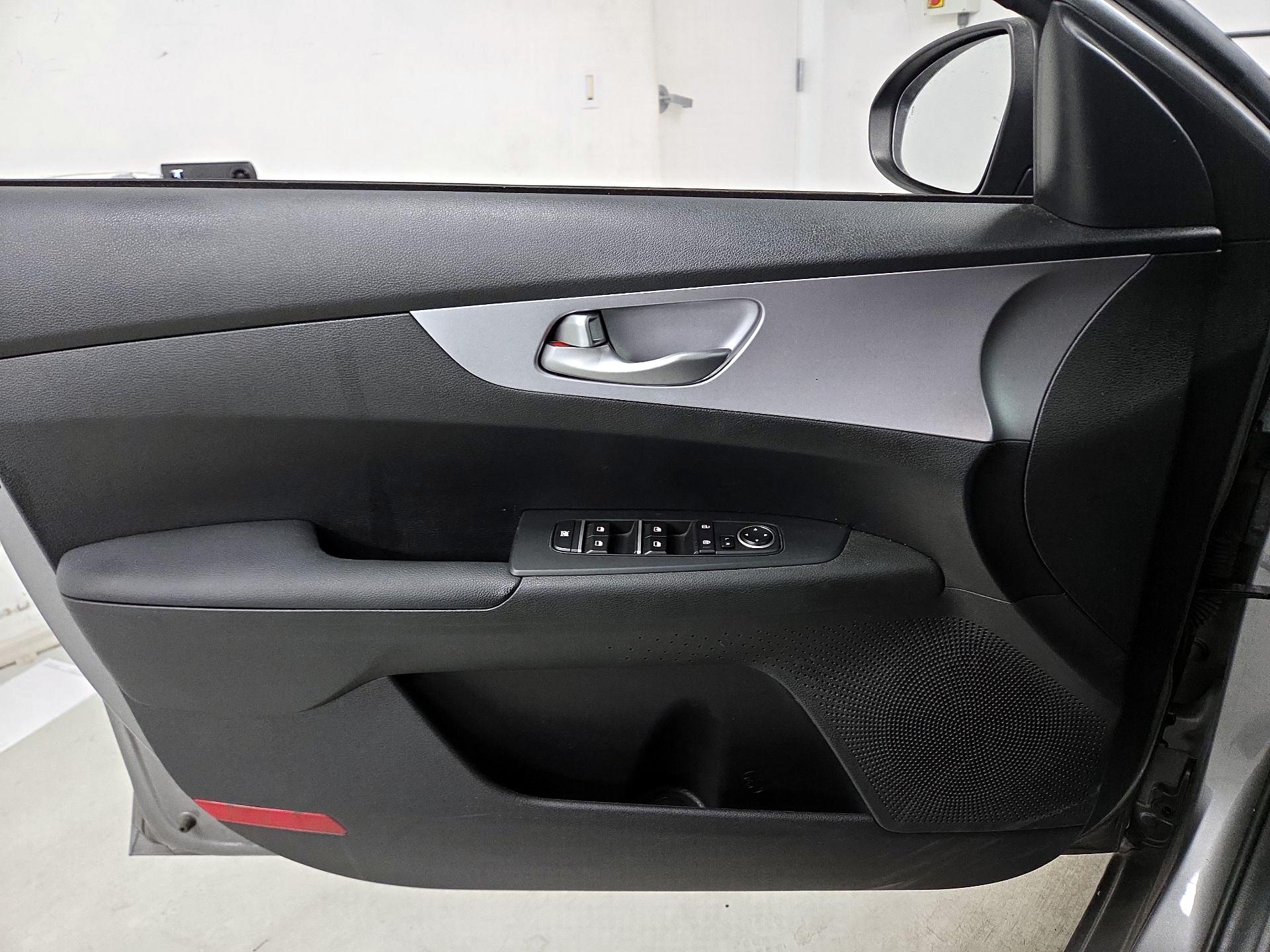 Thumbnail: 2022 Kia Forte - 10