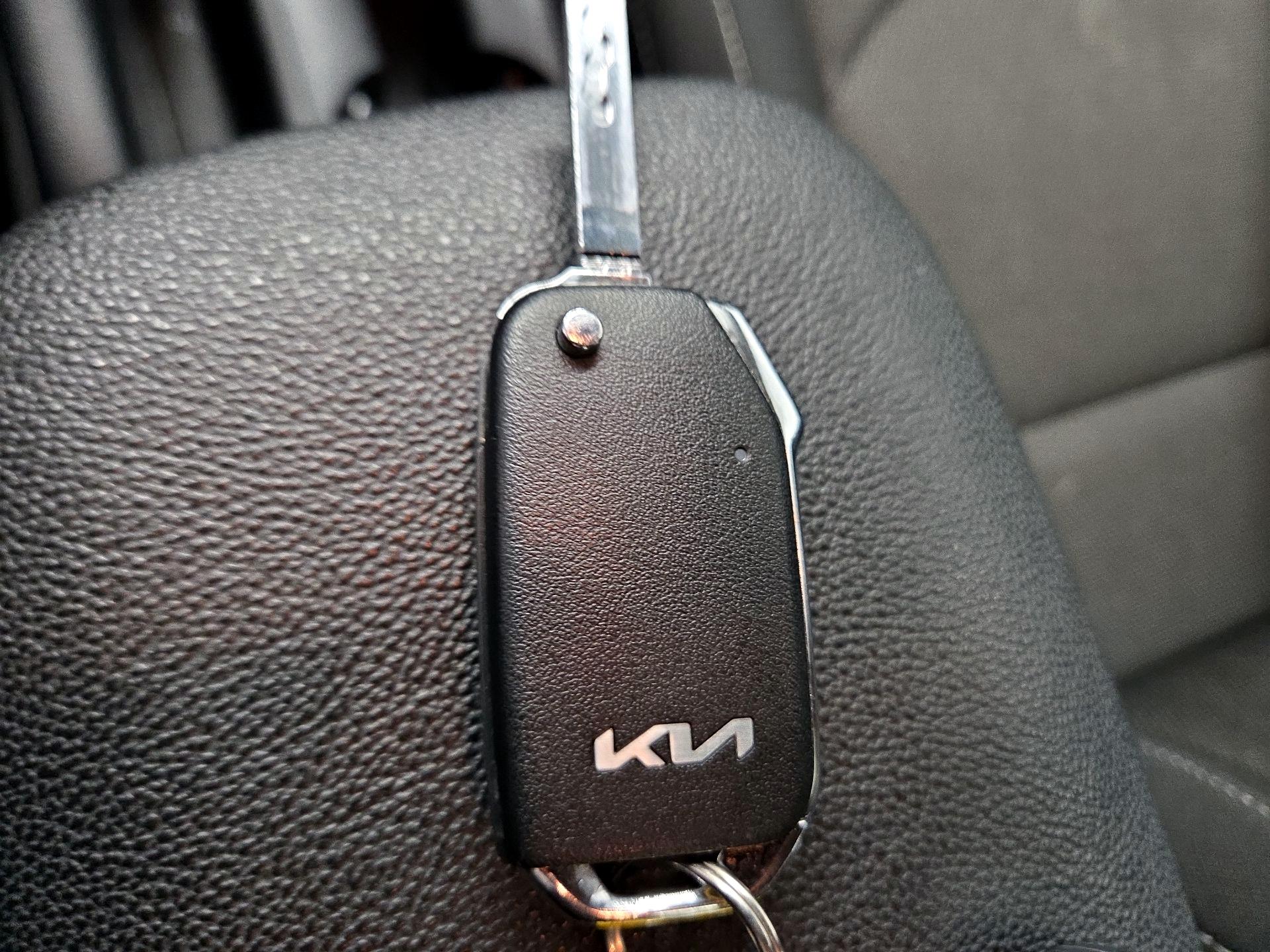 Thumbnail: 2022 Kia Forte - 16