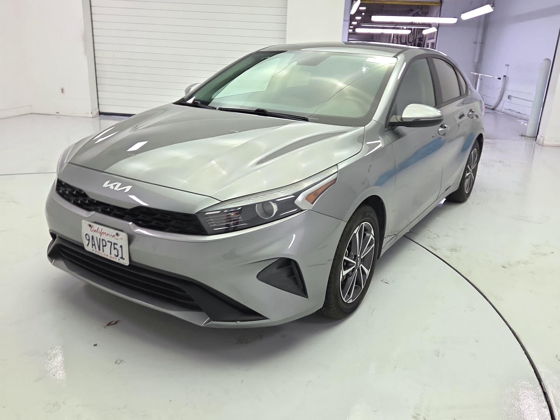 Thumbnail: 2022 Kia Forte - 3