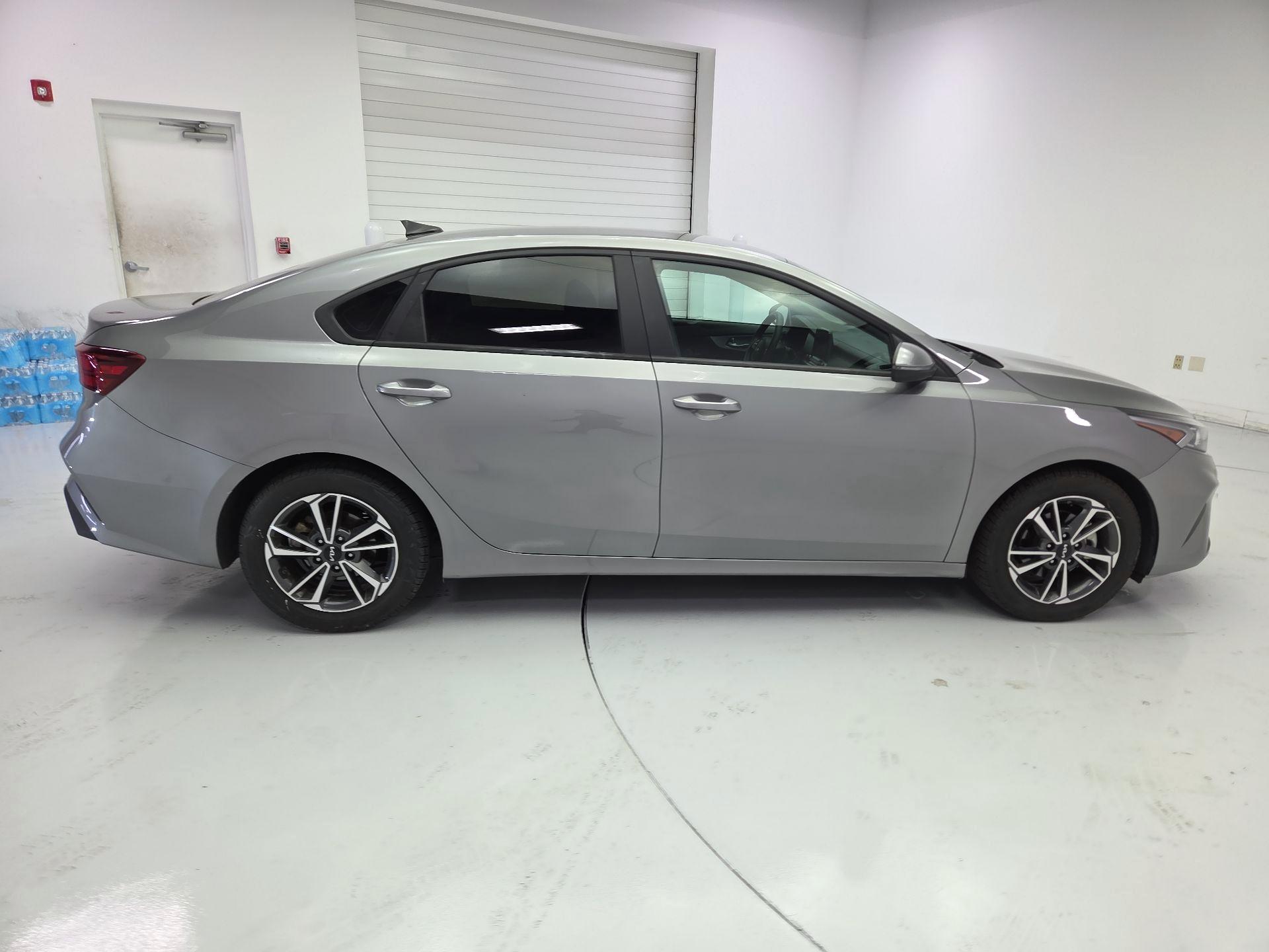Thumbnail: 2022 Kia Forte - 4