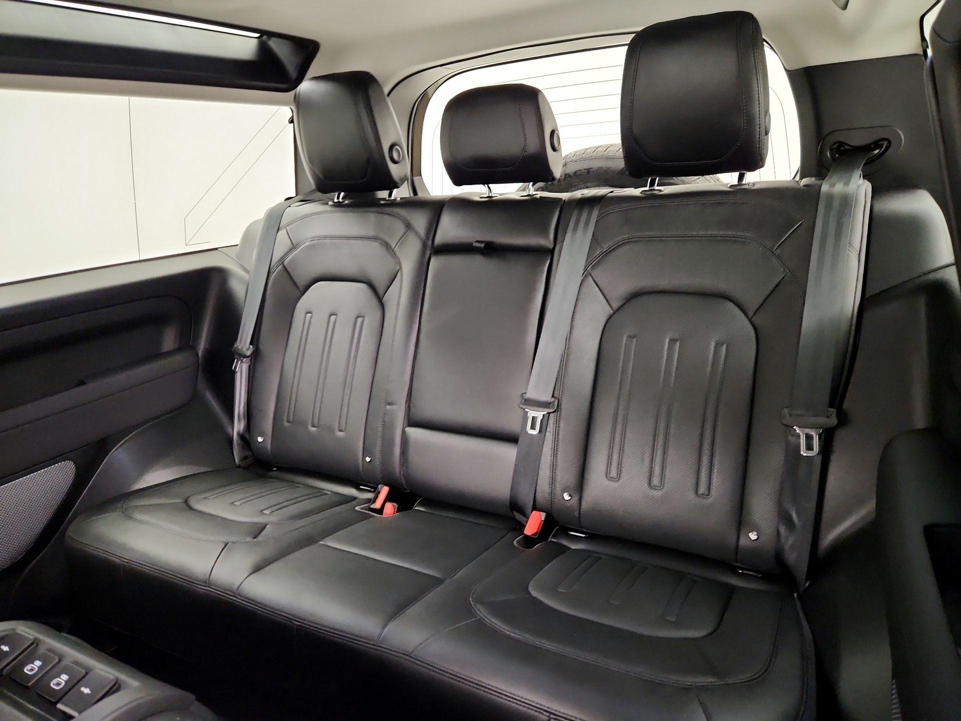 Thumbnail: 2021 Land Rover Defender - 20