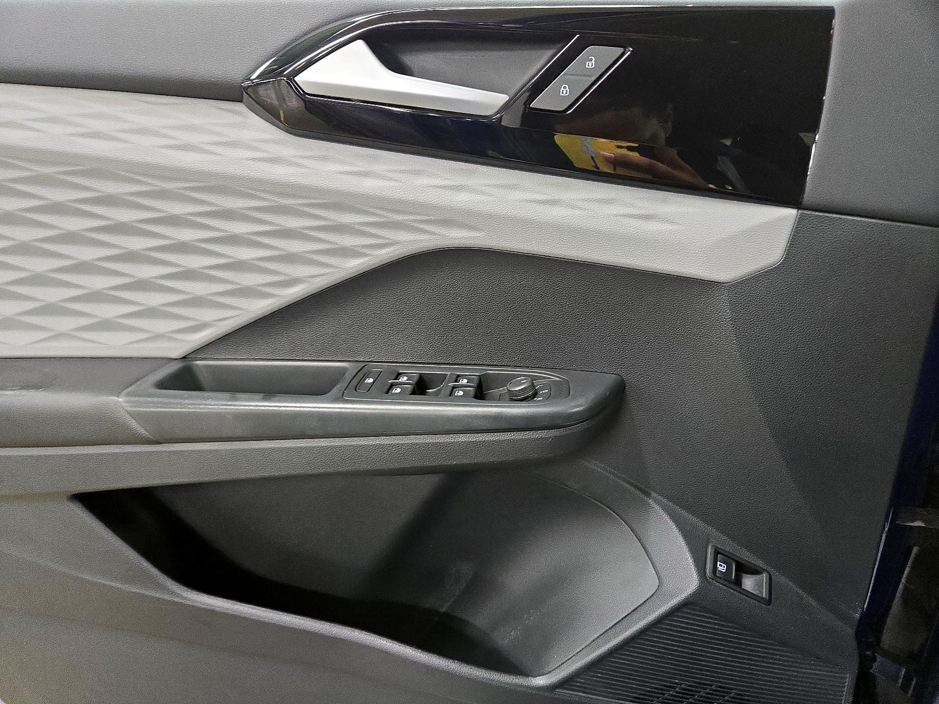 Thumbnail: 2022 Volkswagen Taos - 12