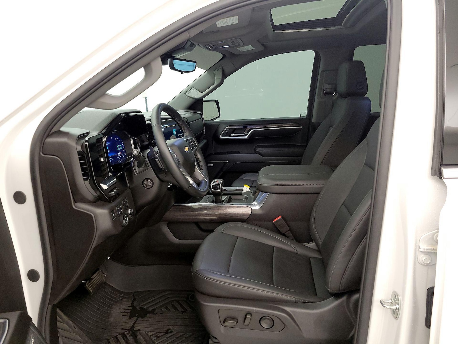 2025 Chevrolet Silverado 1500 LTZ - Photo 12