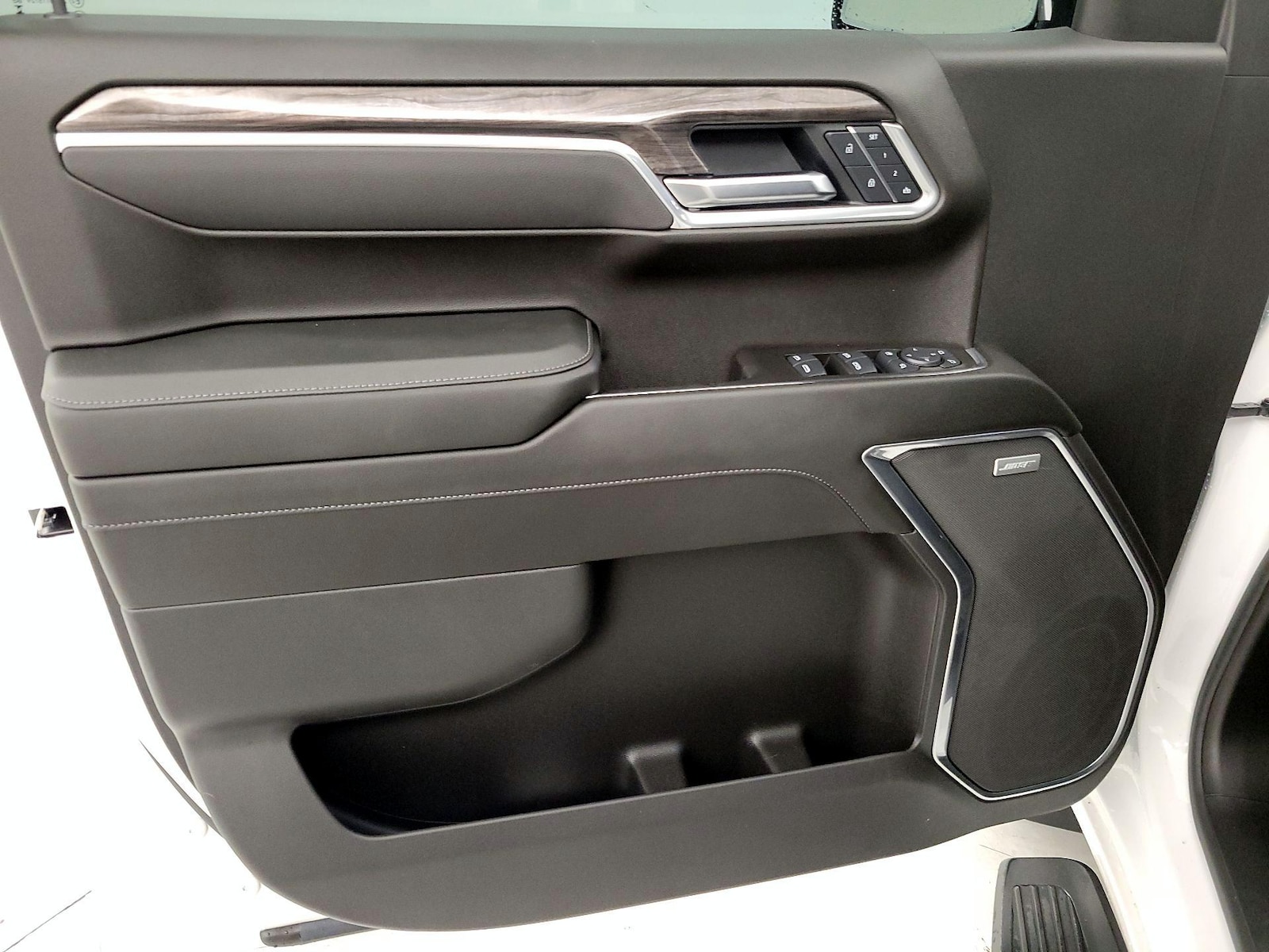 2025 Chevrolet Silverado 1500 LTZ - Photo 13