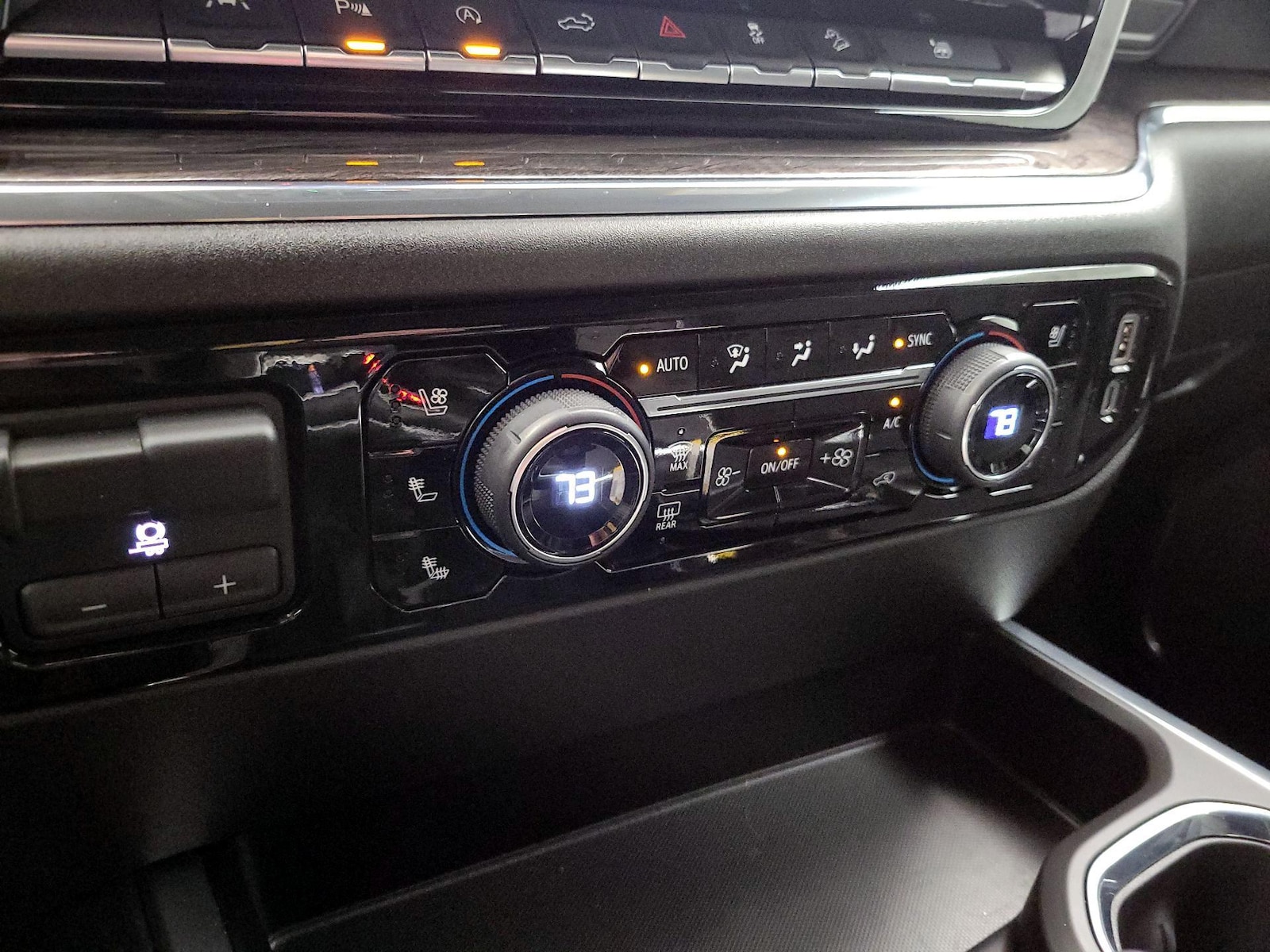 2025 Chevrolet Silverado 1500 LTZ - Photo 17
