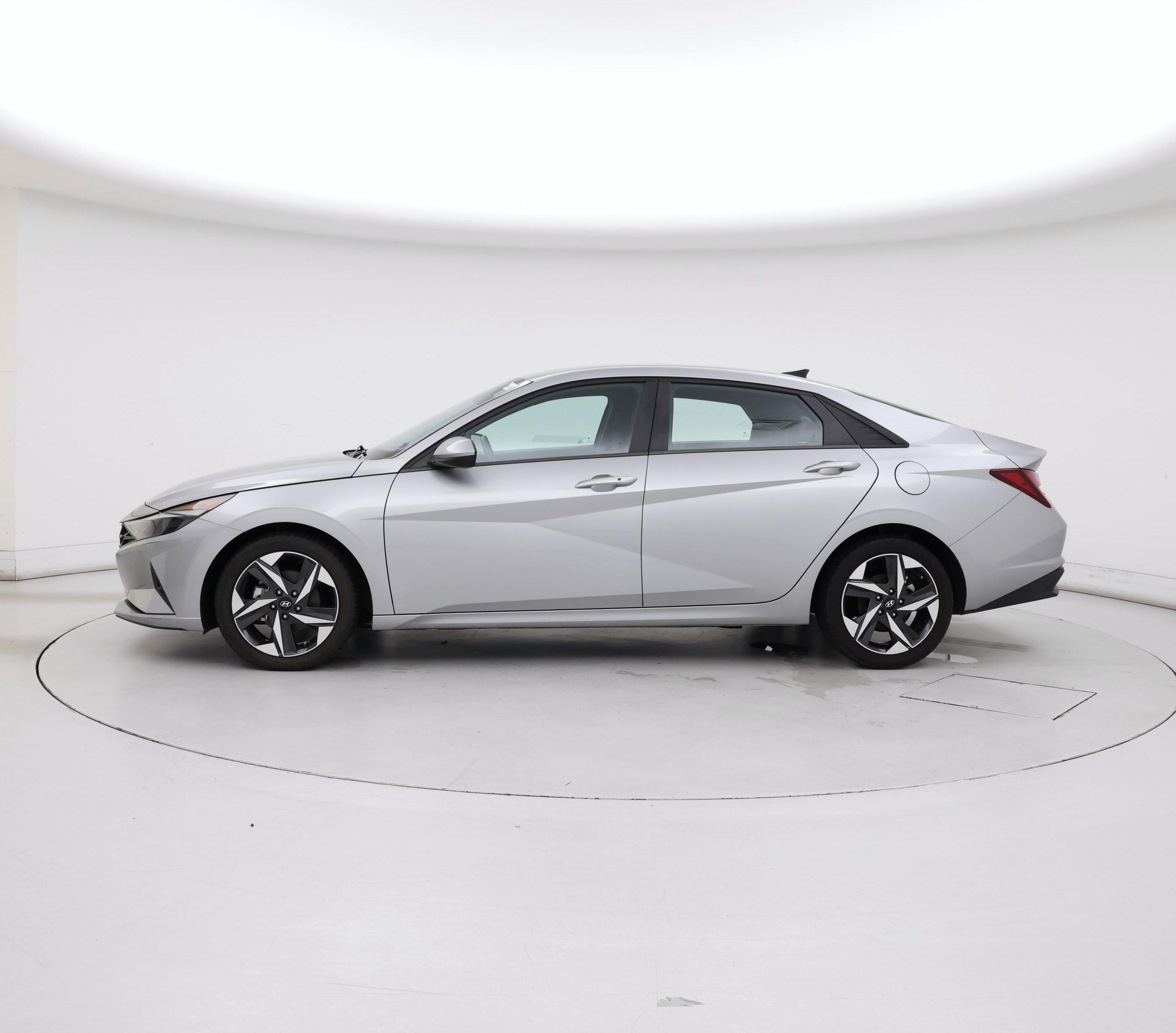 Thumbnail: 2023 Hyundai Elantra - 3