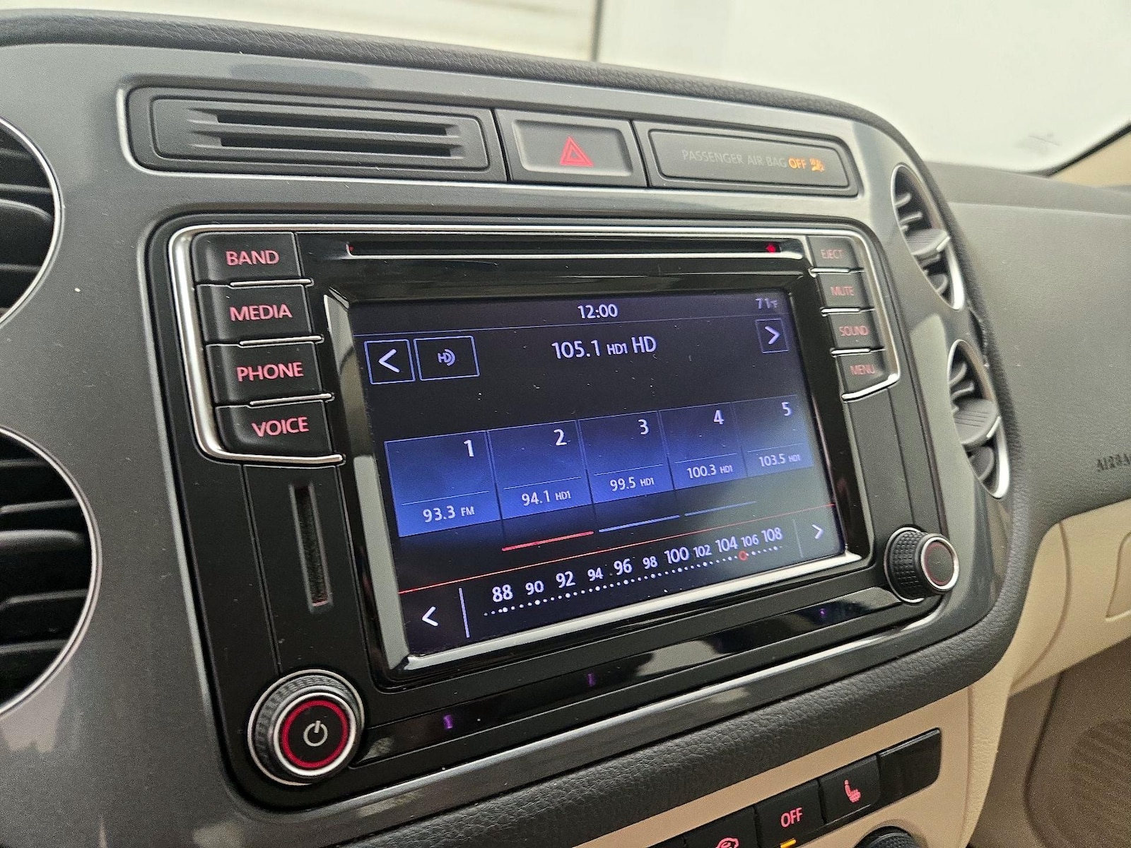 2017 Volkswagen Tiguan S - Photo 16