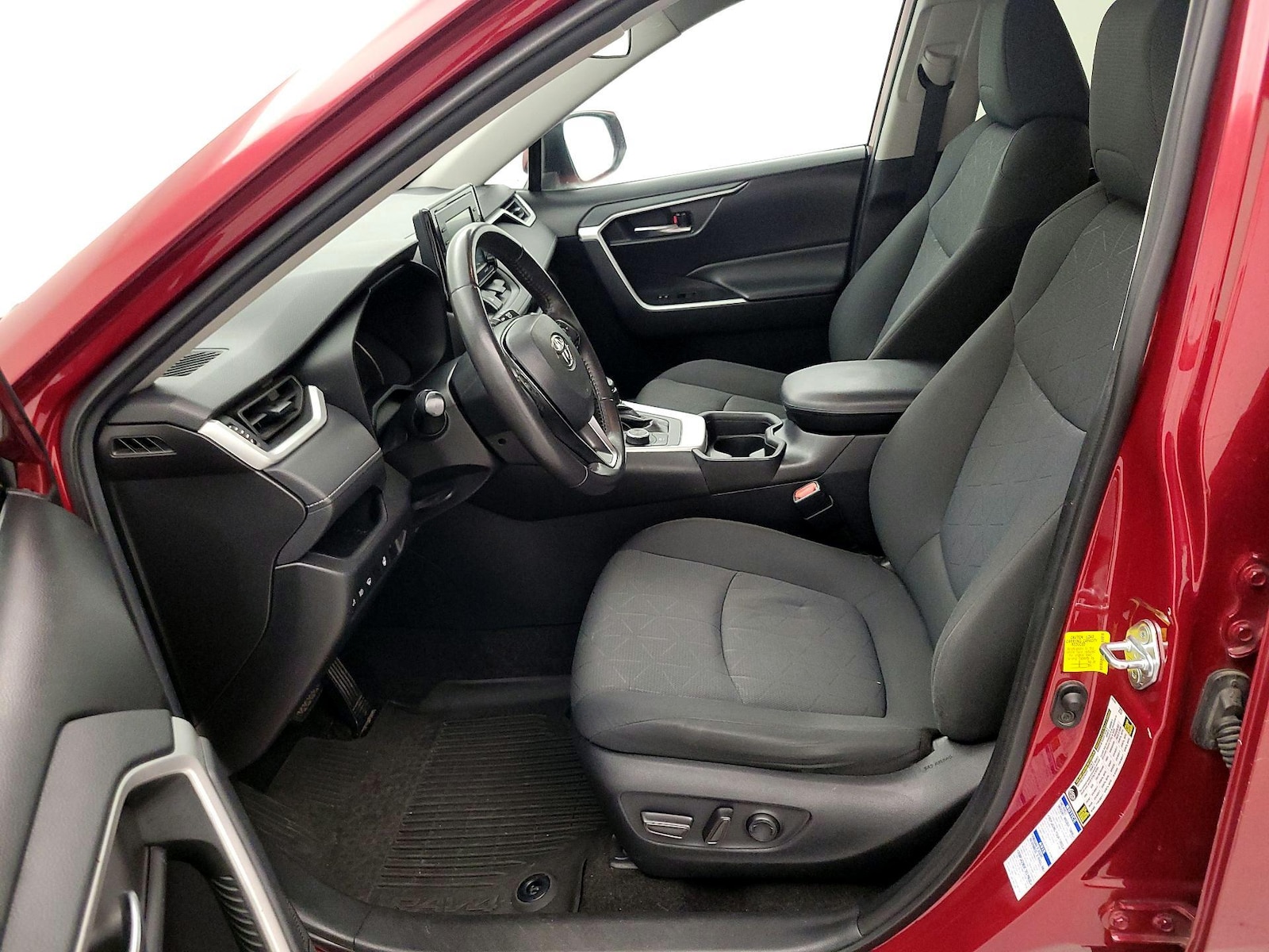 2021 Toyota RAV4 XLE - Photo 12