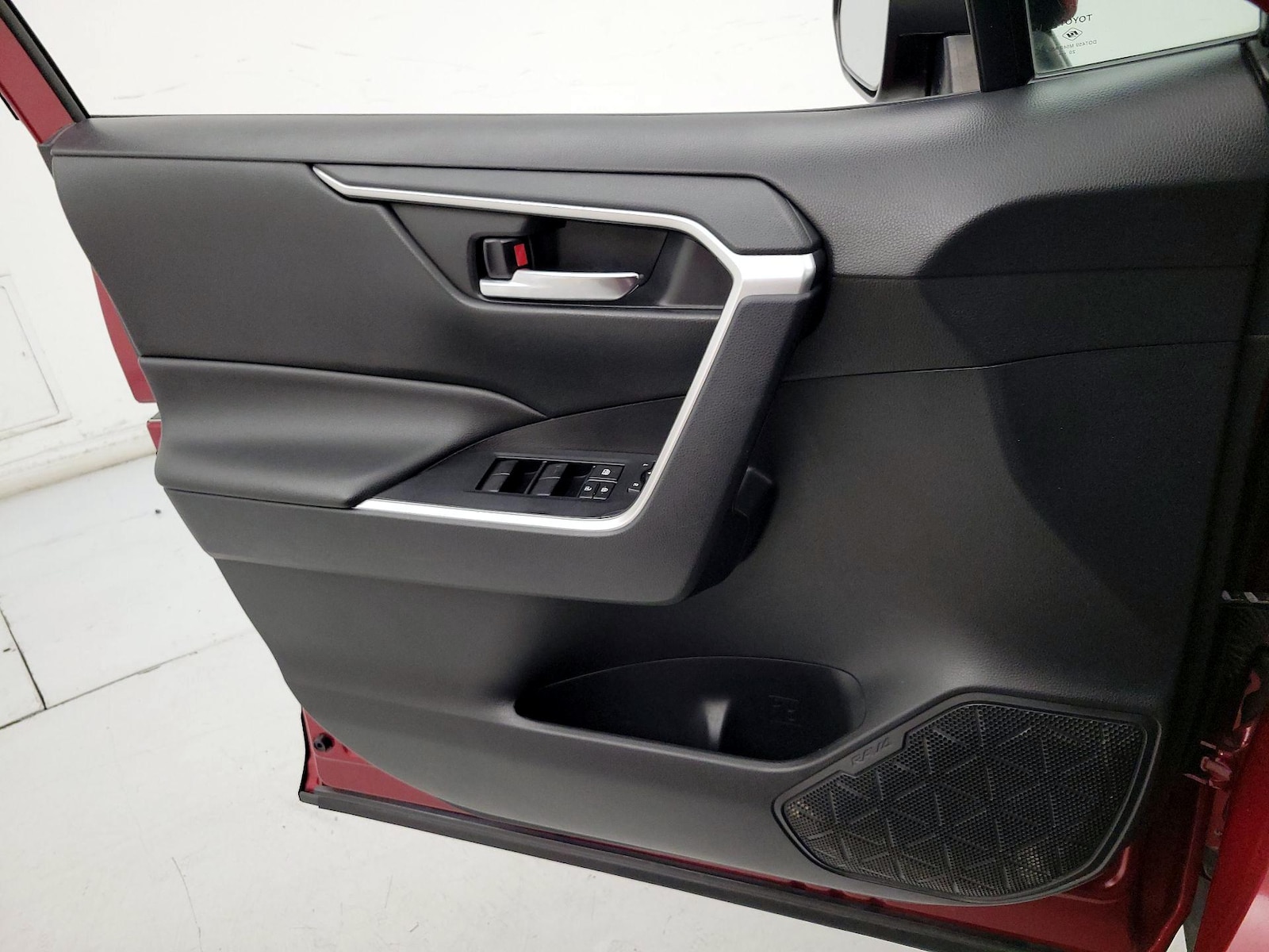 2021 Toyota RAV4 XLE - Photo 13