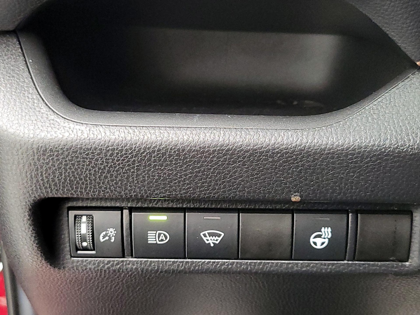 2021 Toyota RAV4 XLE - Photo 14