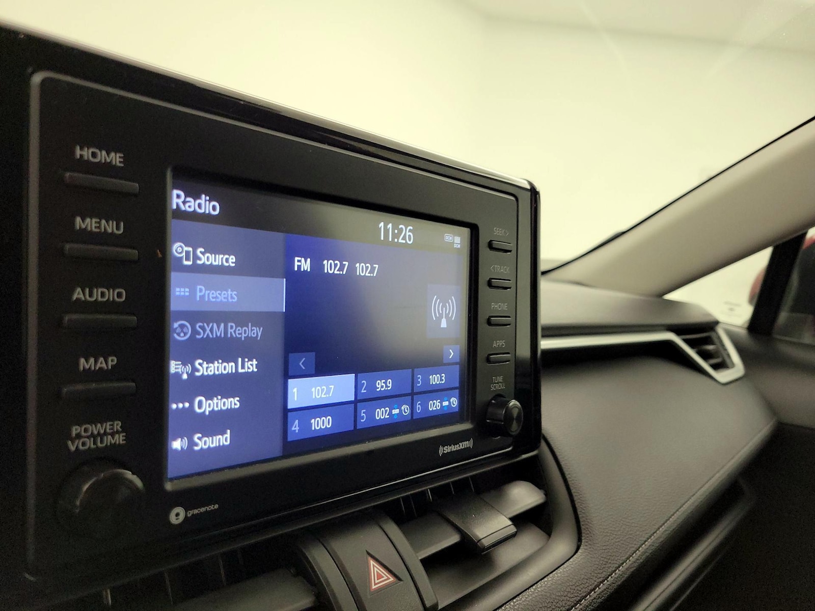 2021 Toyota RAV4 XLE - Photo 16