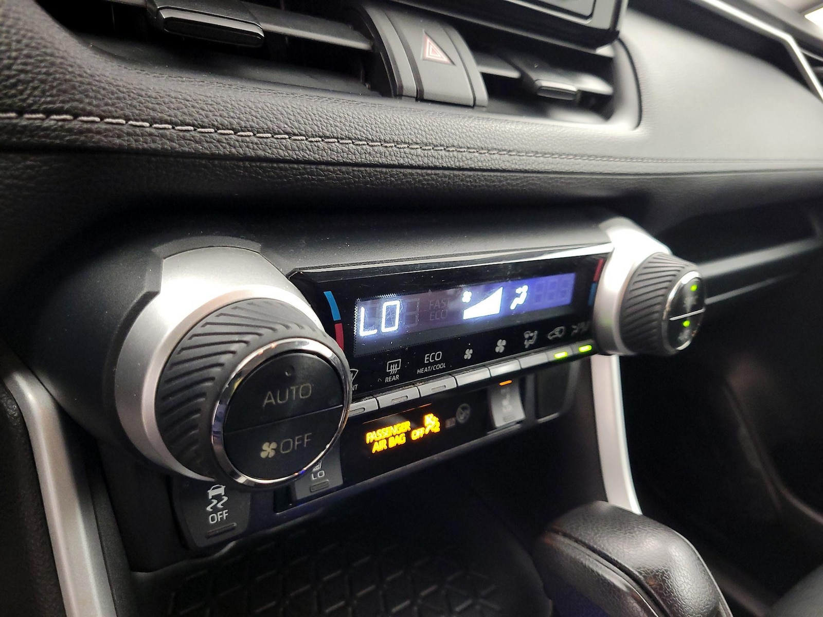 2021 Toyota RAV4 XLE - Photo 17
