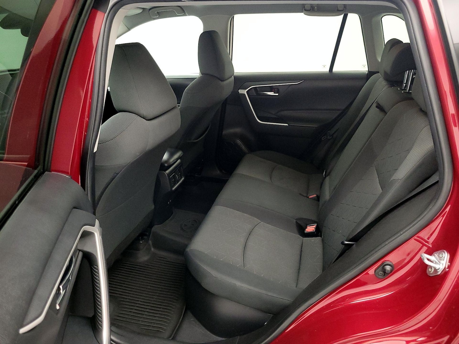2021 Toyota RAV4 XLE - Photo 19