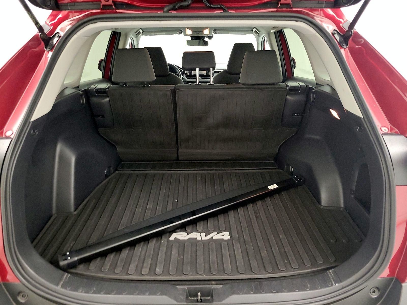 2021 Toyota RAV4 XLE - Photo 20