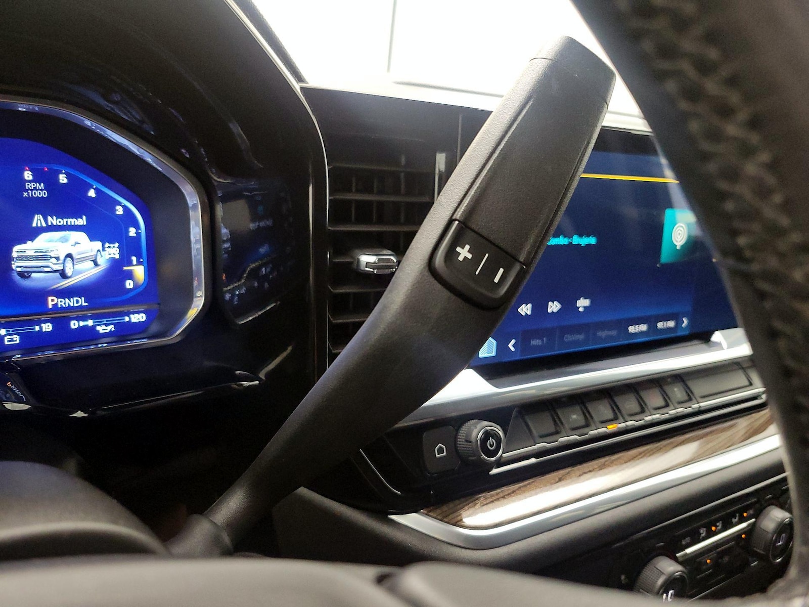 2022 Chevrolet Silverado 1500 LT - Photo 18