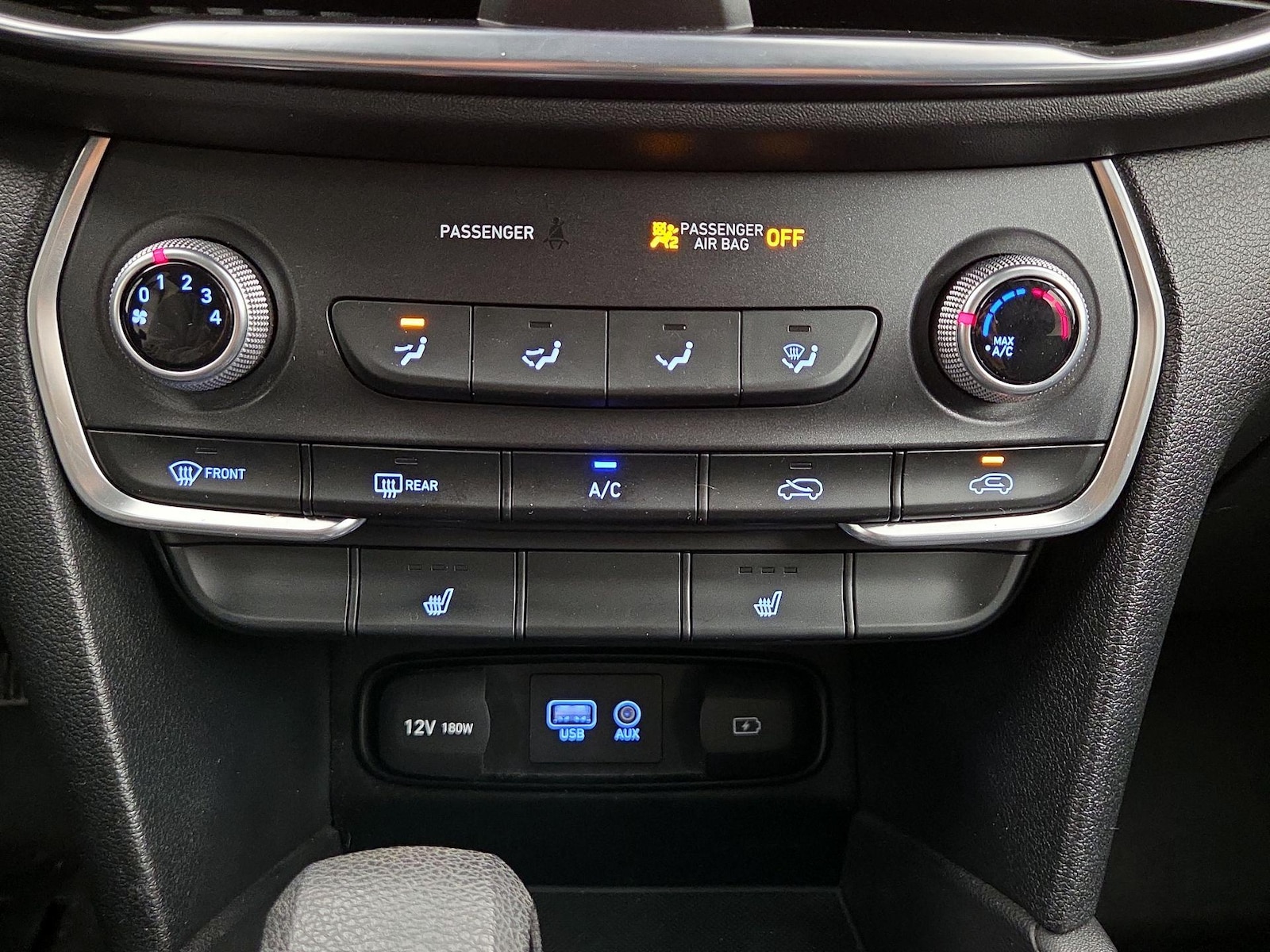 2020 Hyundai Santa Fe SEL - Photo 17