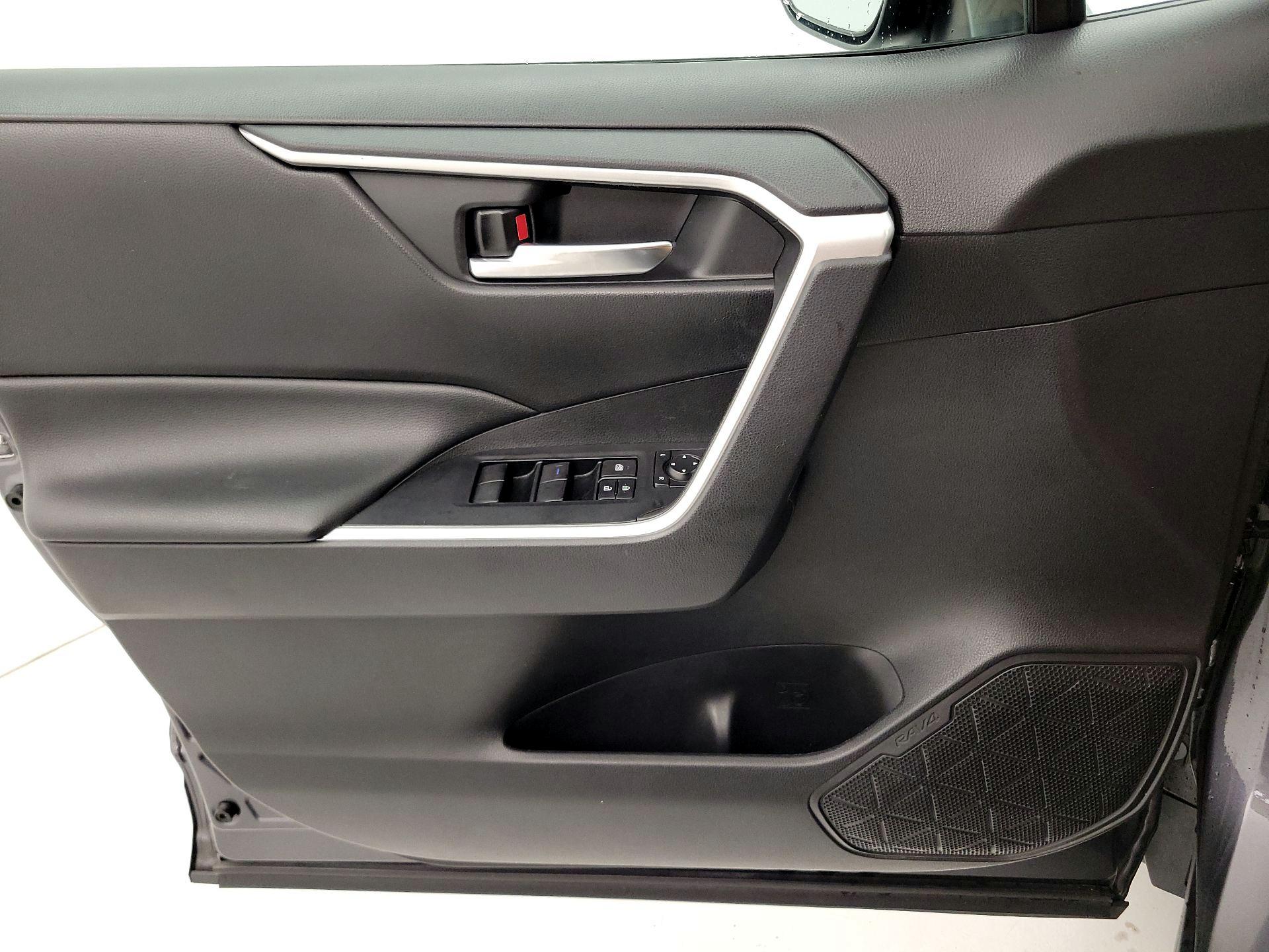 Thumbnail: 2021 Toyota RAV4 - 12