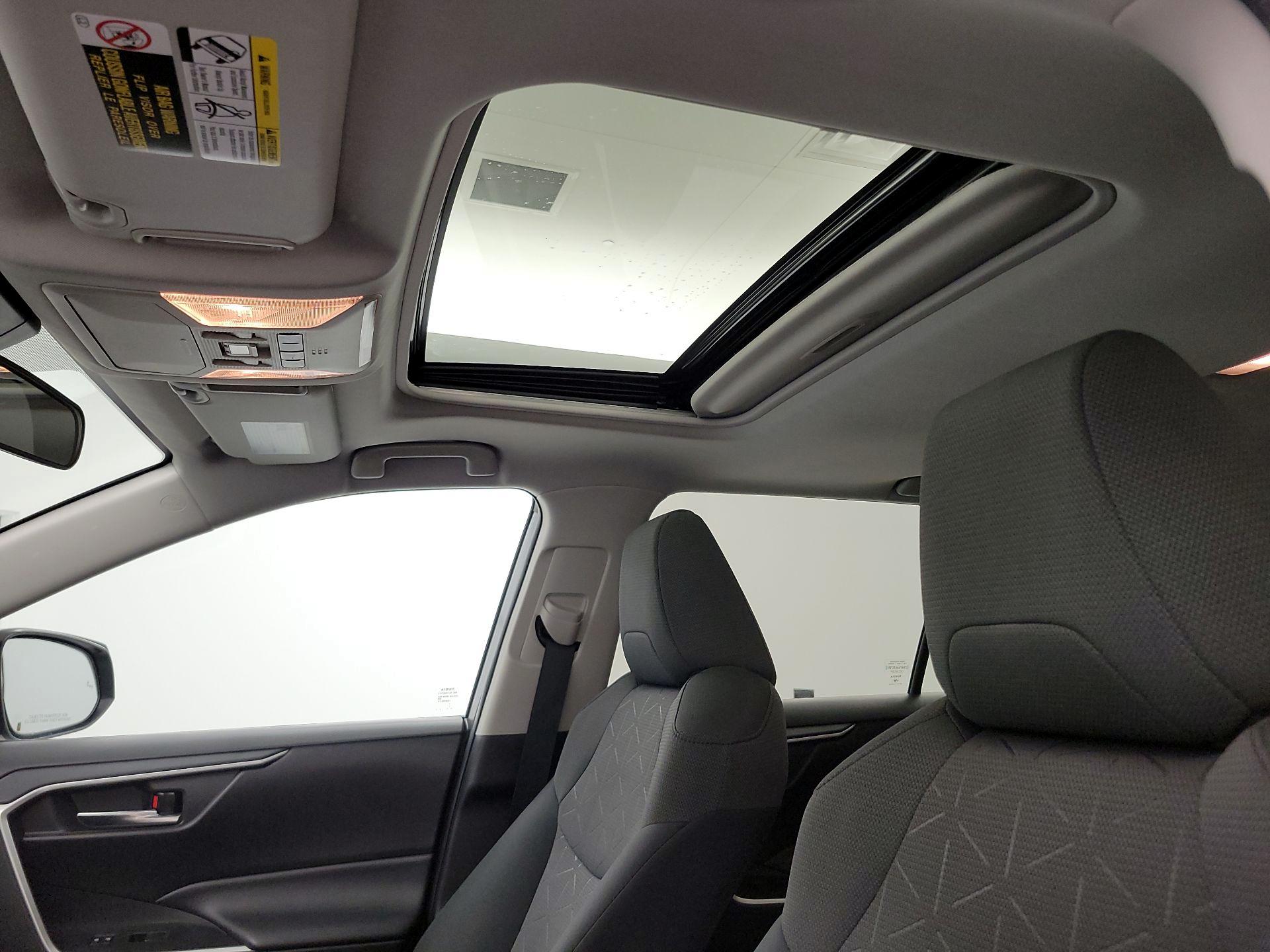 Thumbnail: 2021 Toyota RAV4 - 19