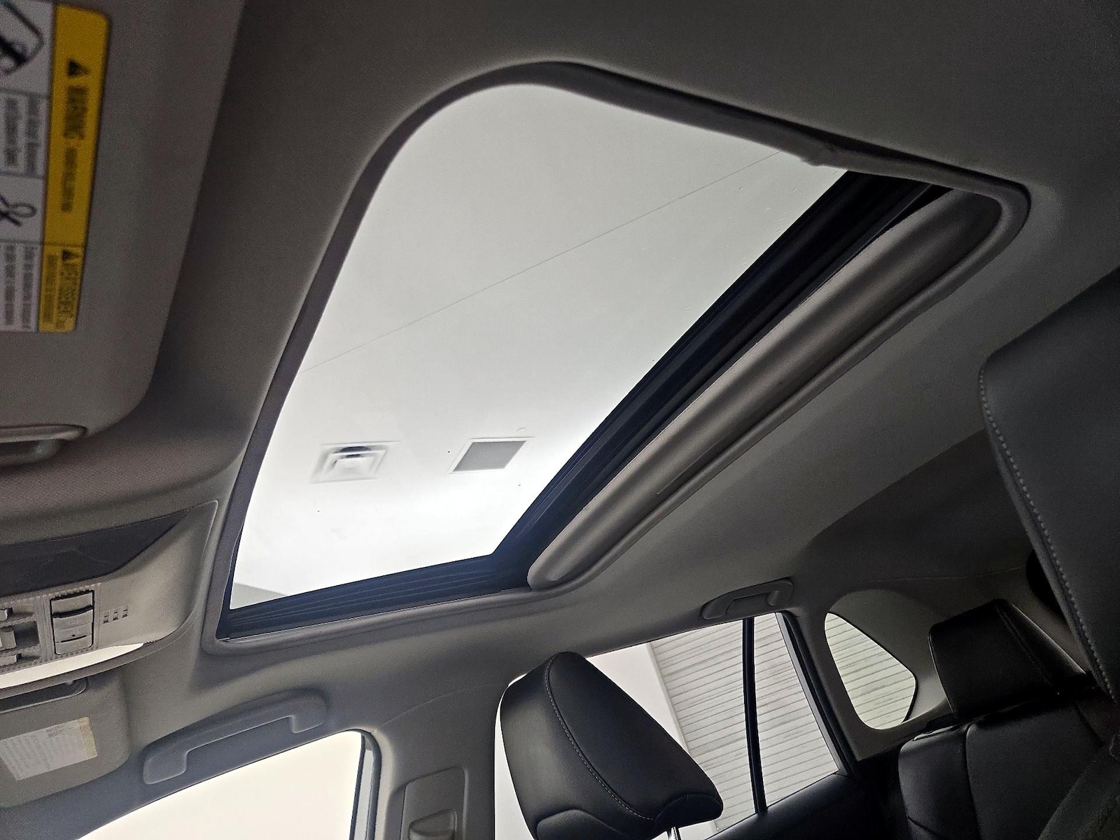 Sunroof(s) & Overhead Airbags