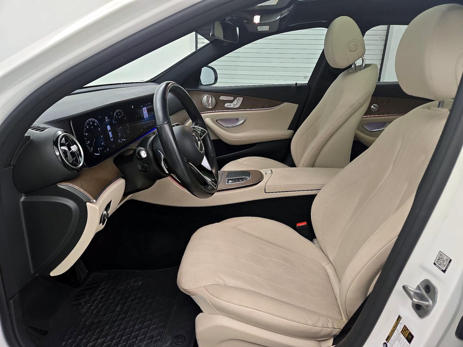 2022 Mercedes-Benz E-Class E350 - Photo 12