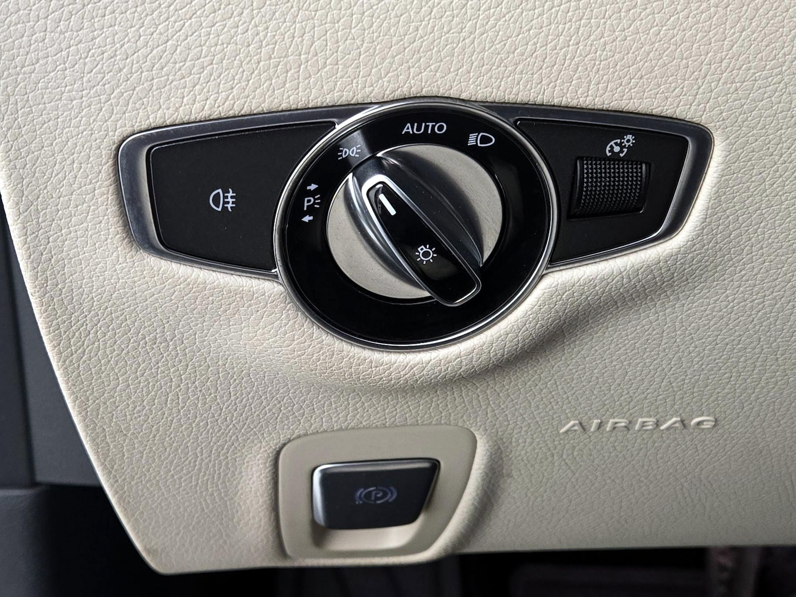 2022 Mercedes-Benz E-Class E350 - Photo 14