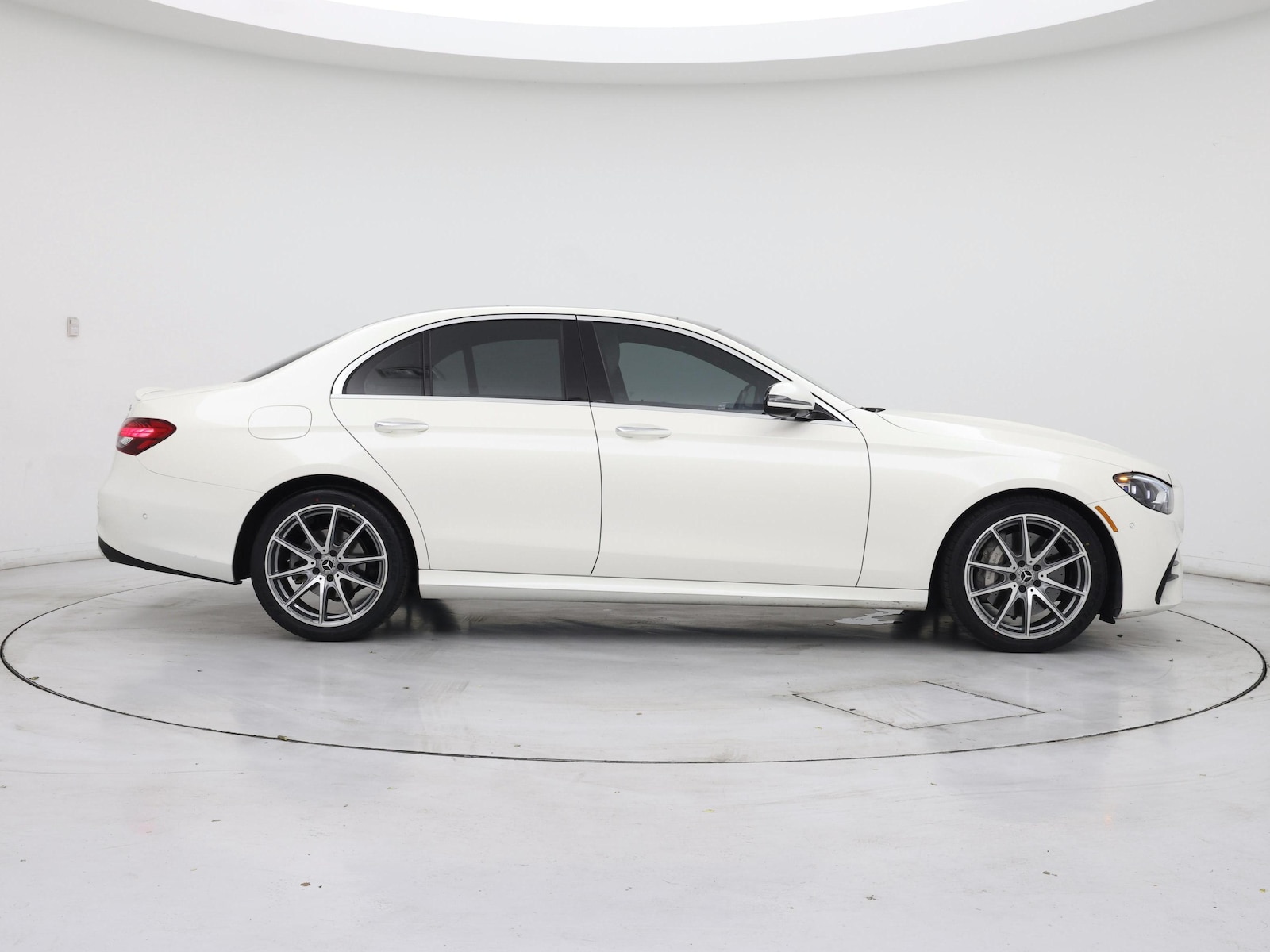2022 Mercedes-Benz E-Class E350 - Photo 8