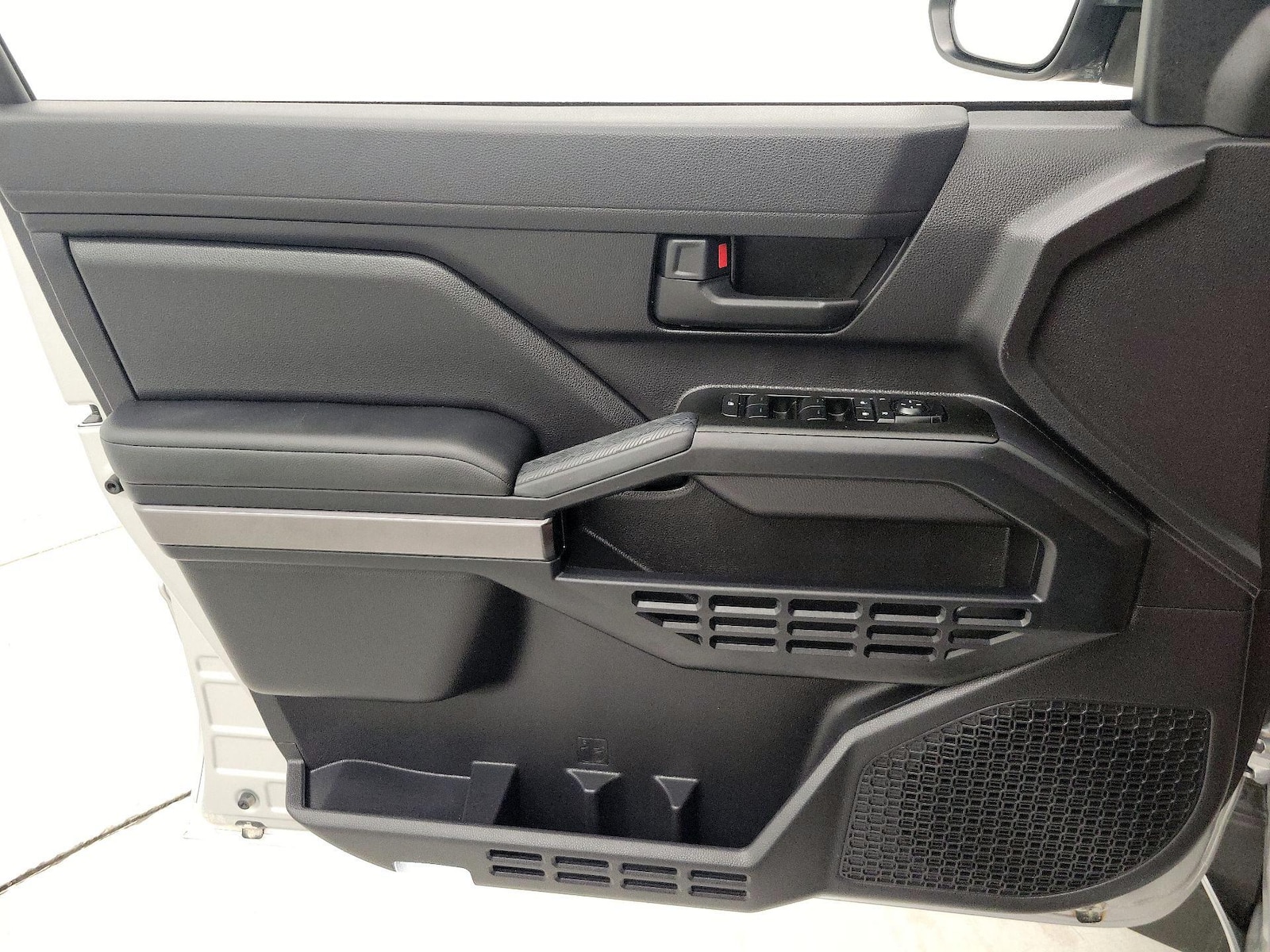 2025 Toyota 4Runner SR5 - Photo 13