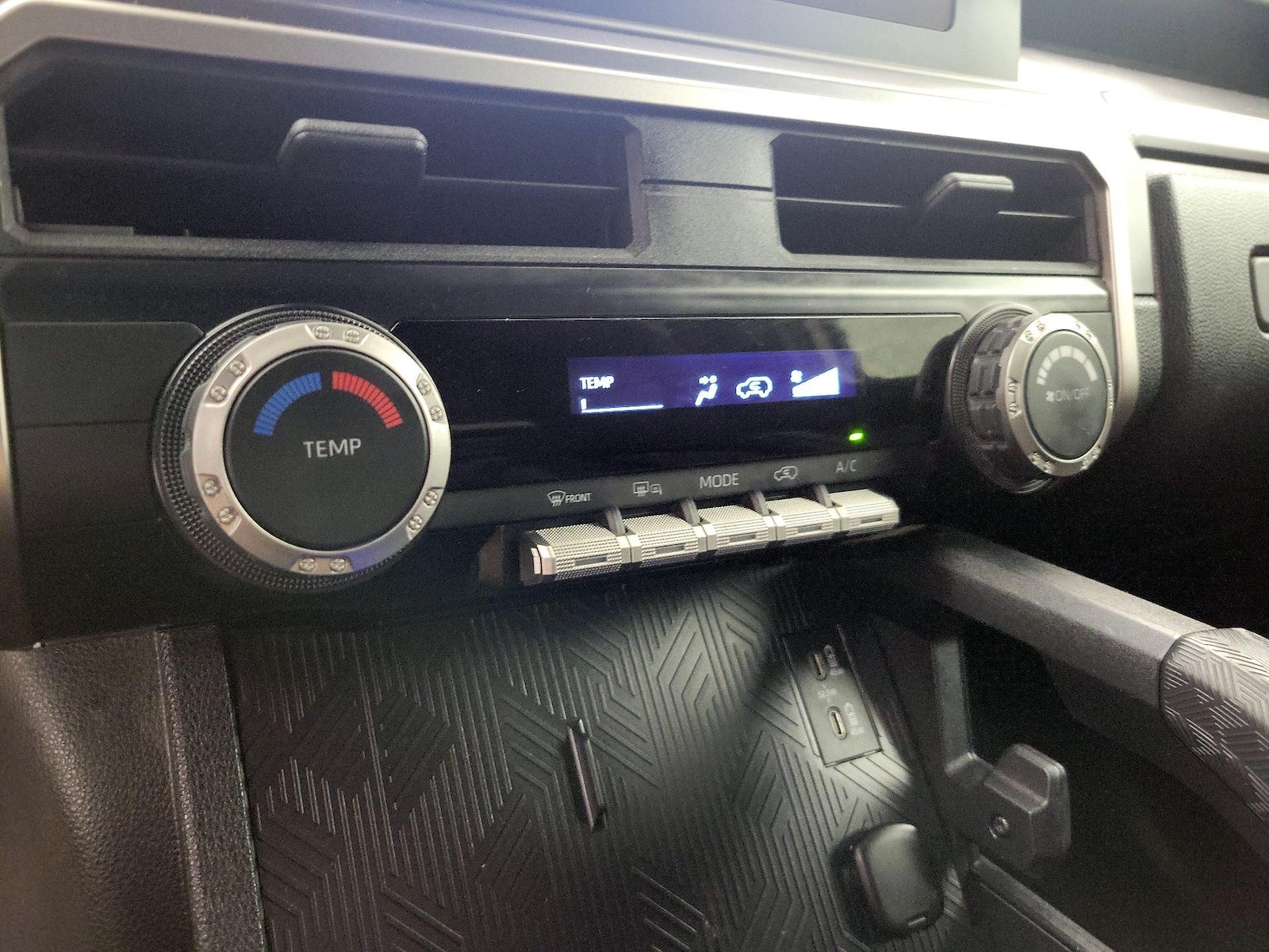 2025 Toyota 4Runner SR5 - Photo 17