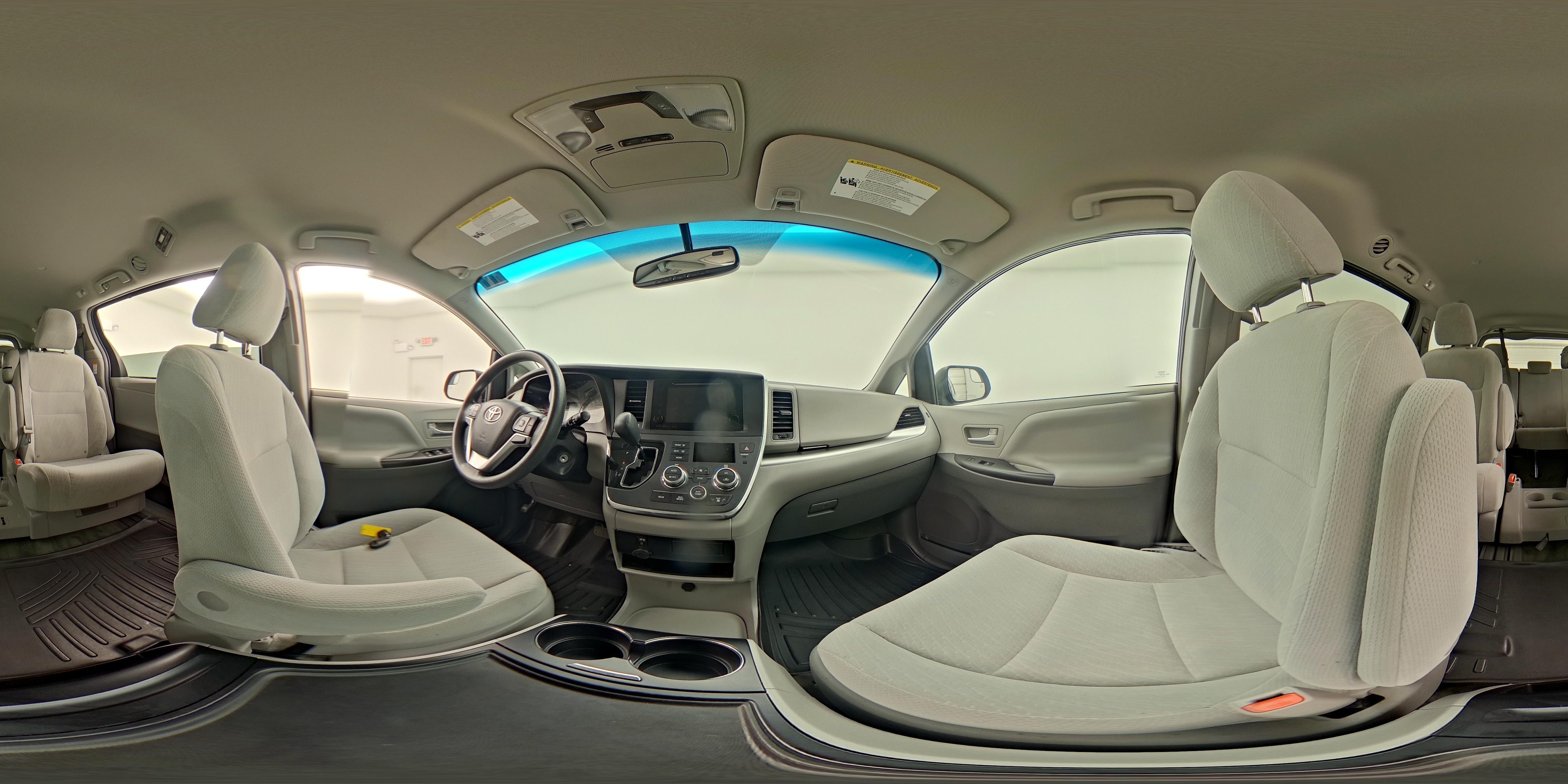 2017 Toyota Sienna LE - Photo 25