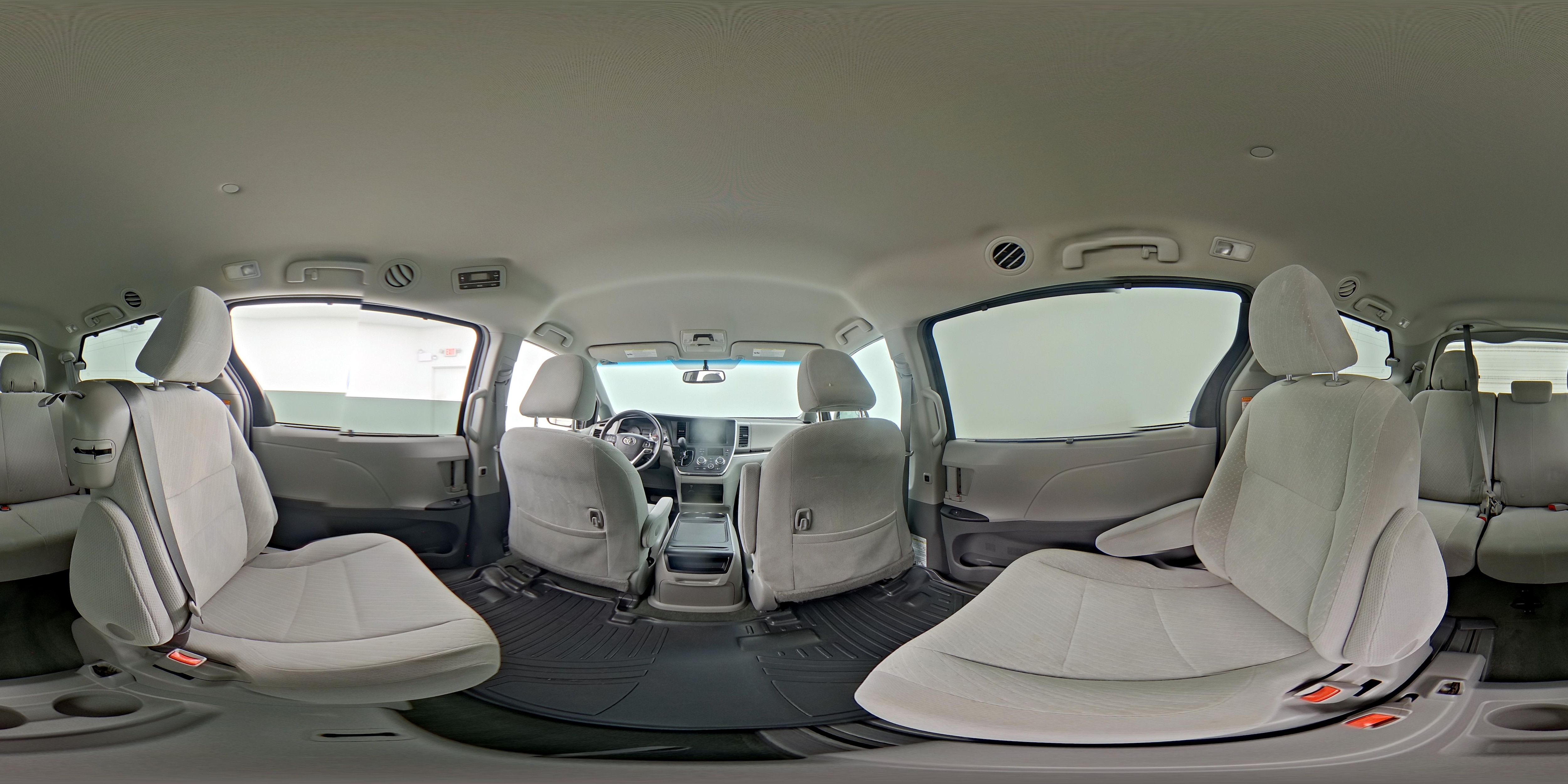 2017 Toyota Sienna LE - Photo 26
