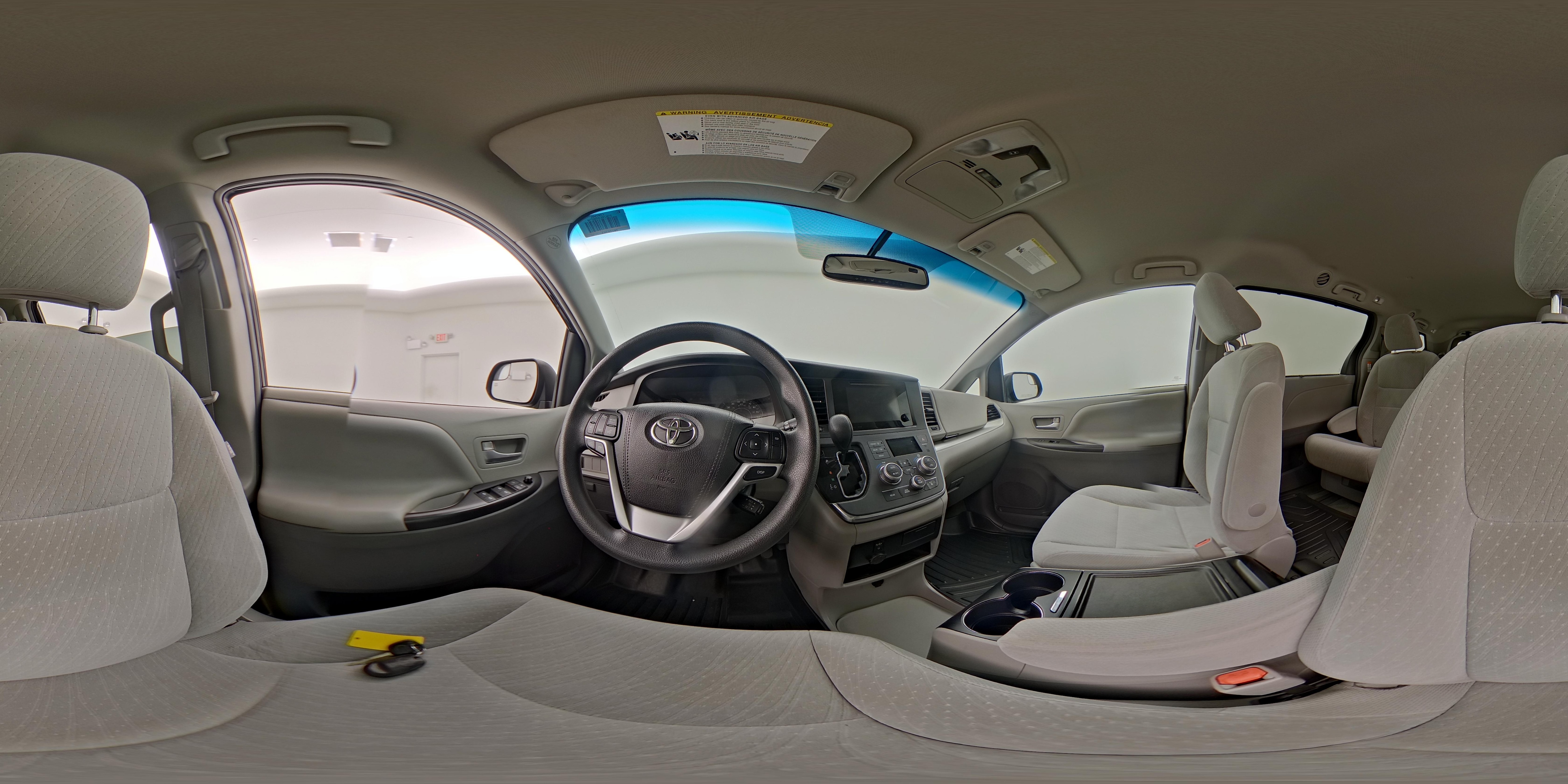 2017 Toyota Sienna LE - Photo 27