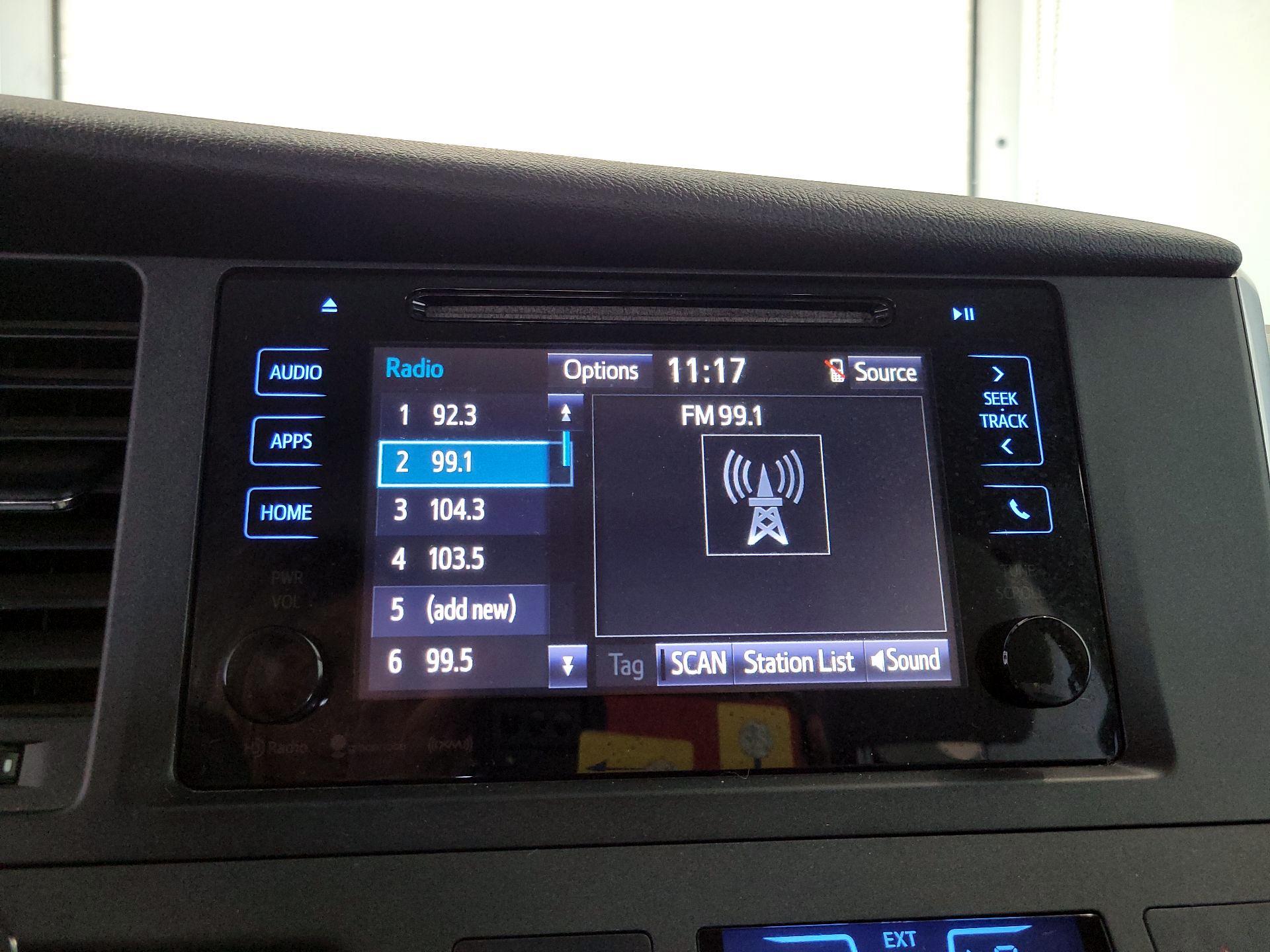 Thumbnail: 2017 Toyota Sienna - 15