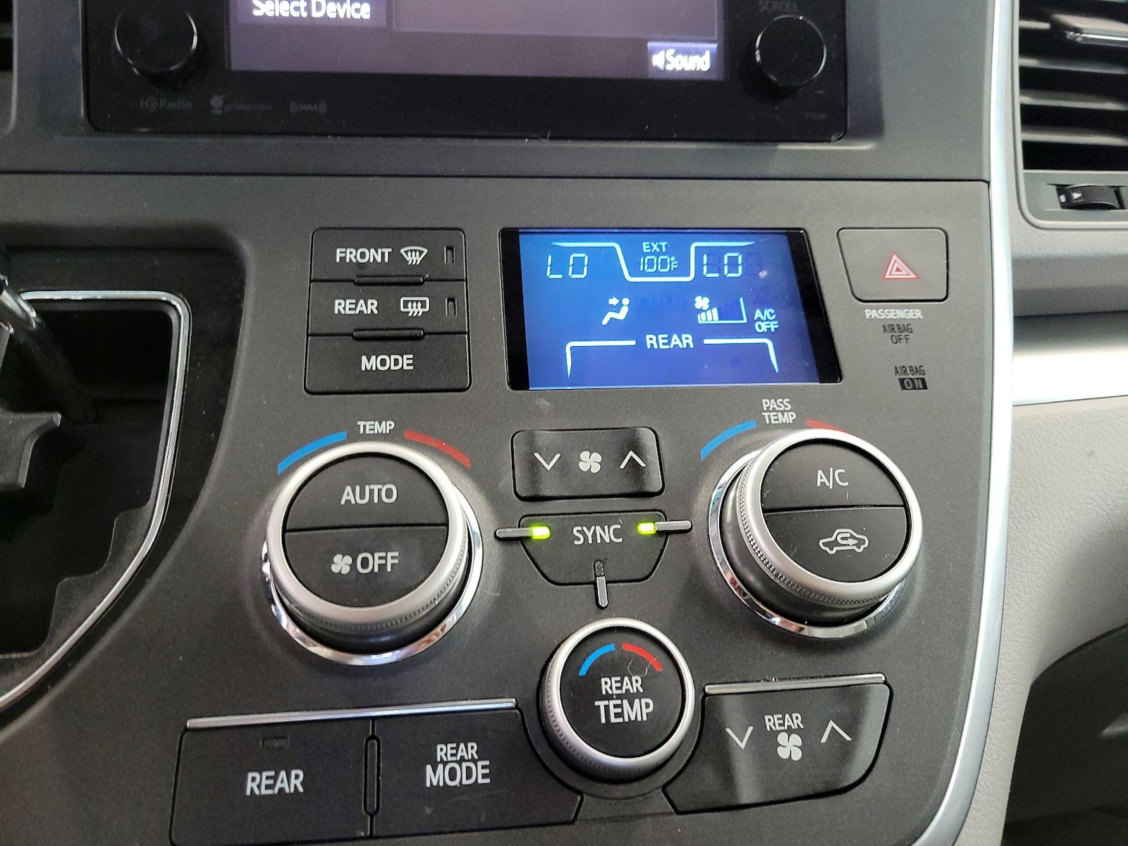 2017 Toyota Sienna LE - Photo 17