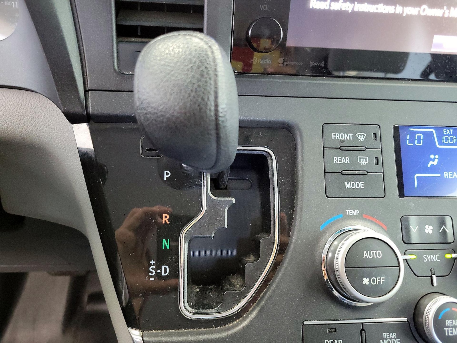 2017 Toyota Sienna LE - Photo 18