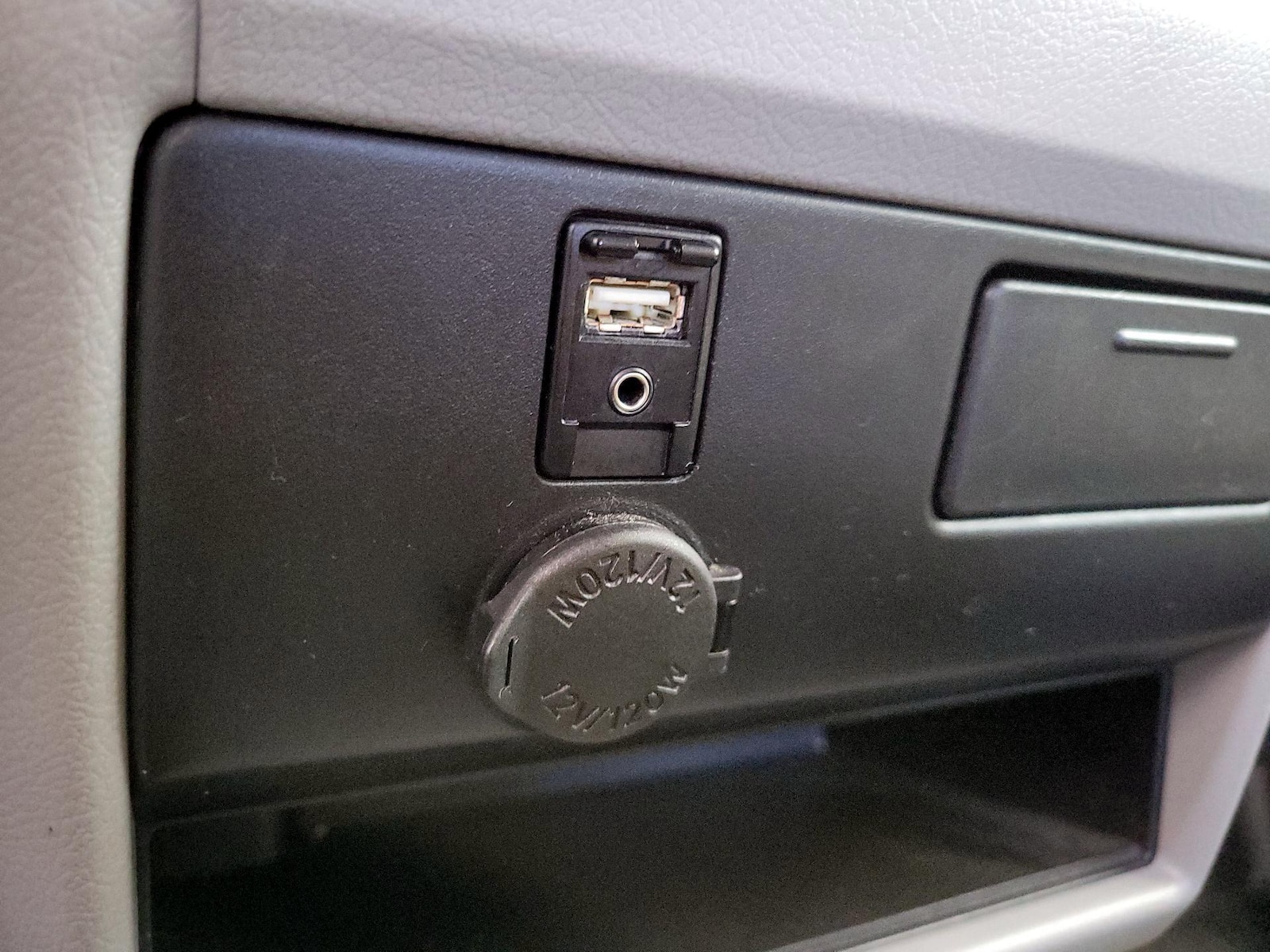 2017 Toyota Sienna LE - Photo 19