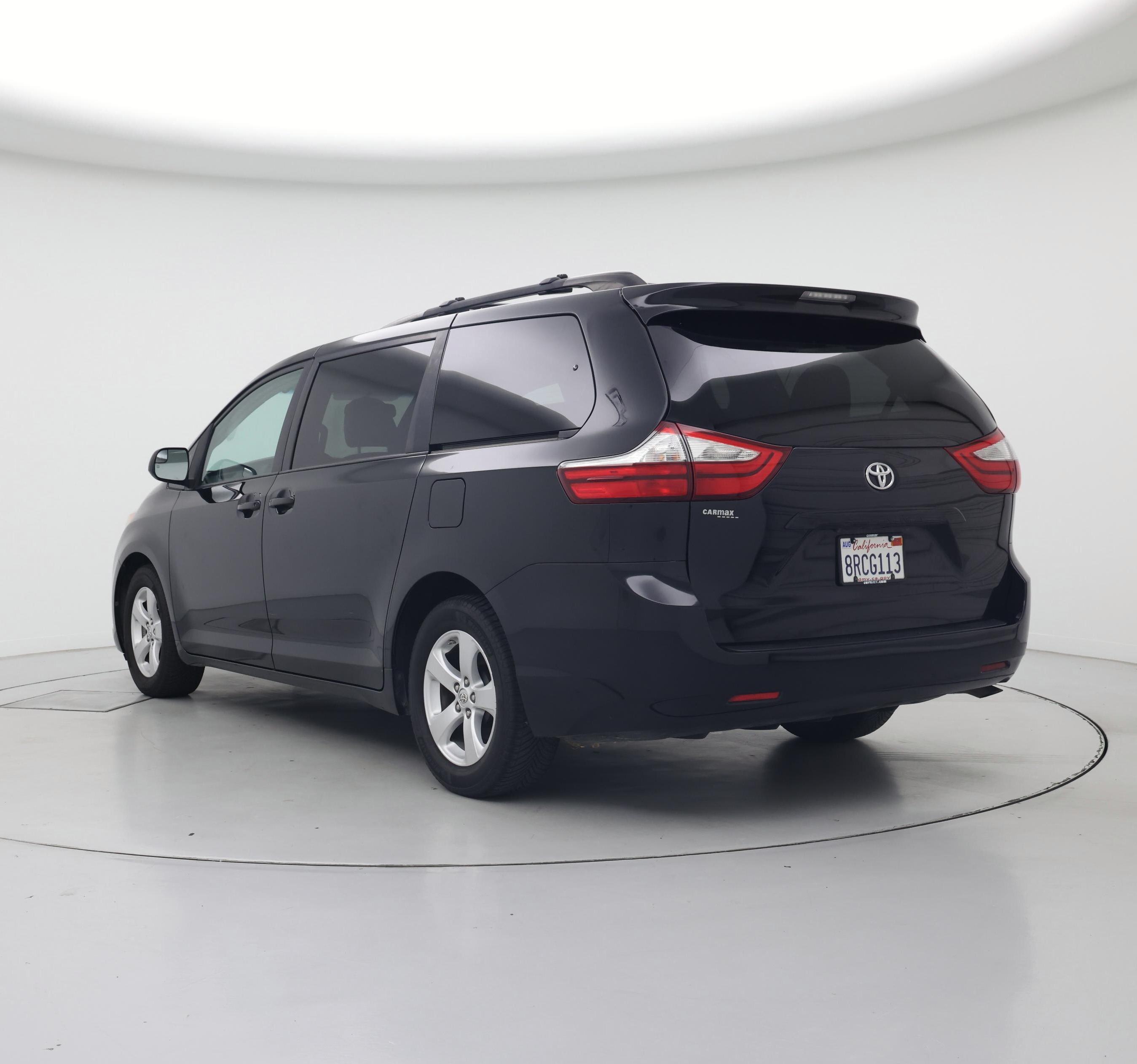 Thumbnail: 2017 Toyota Sienna - 2