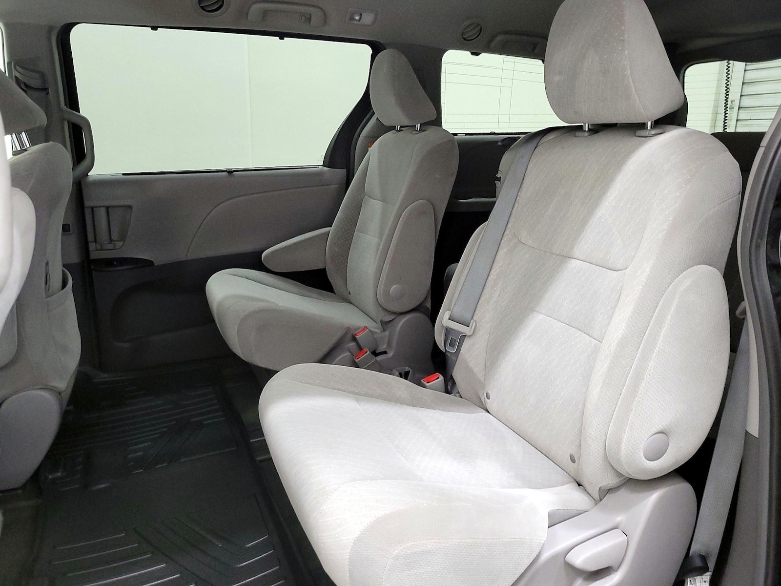 2017 Toyota Sienna LE - Photo 20