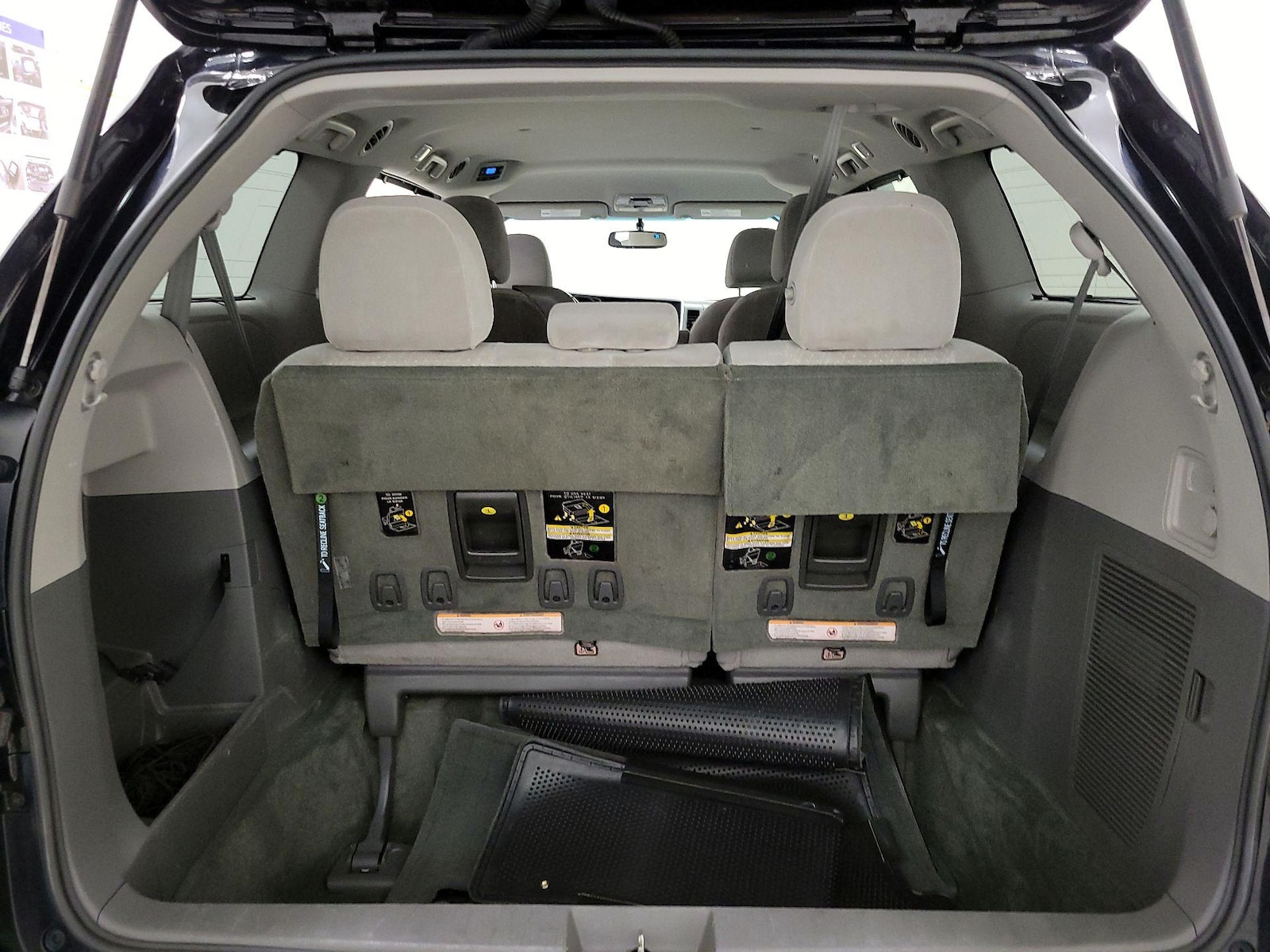 2017 Toyota Sienna LE - Photo 22