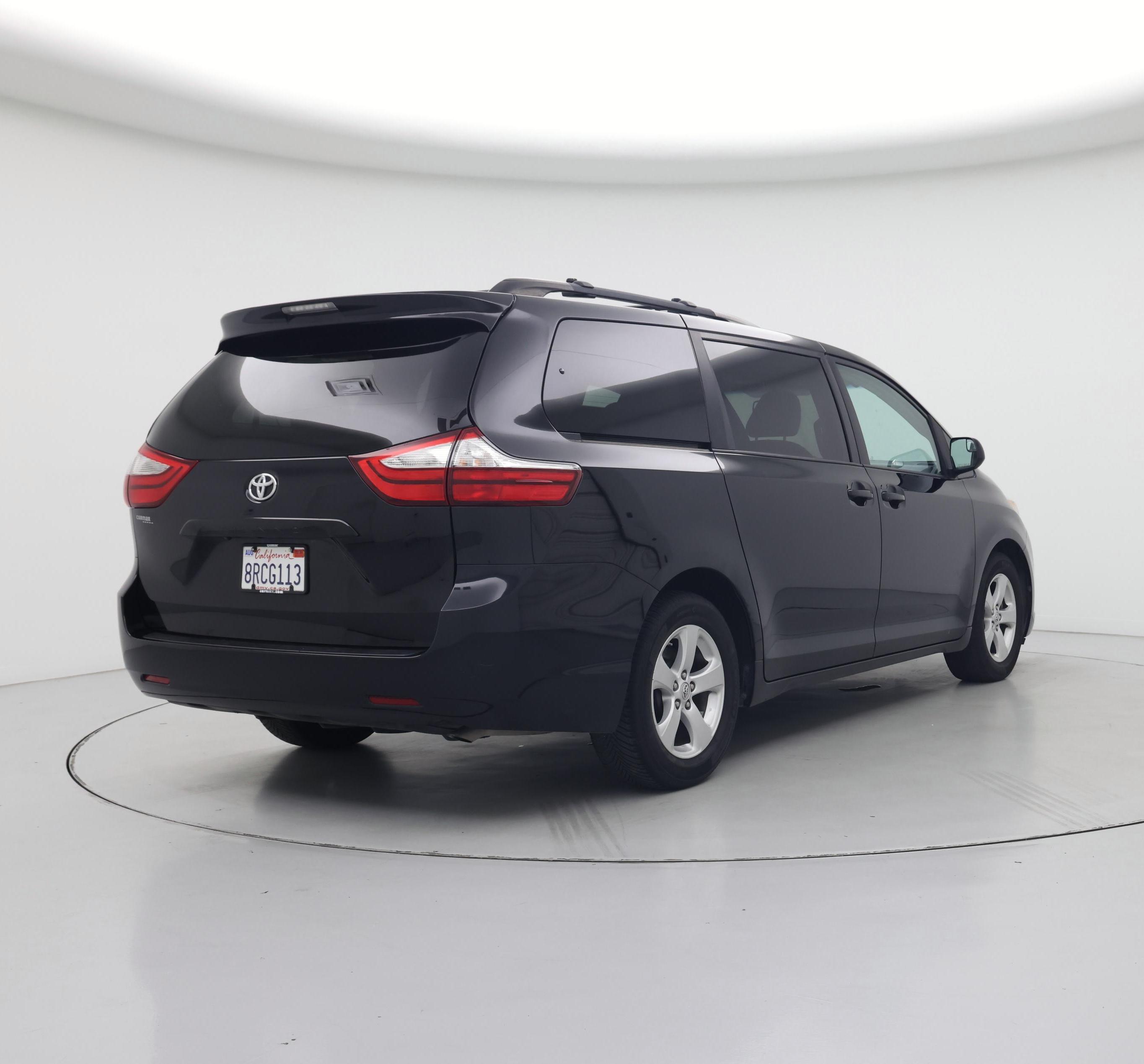 Thumbnail: 2017 Toyota Sienna - 8
