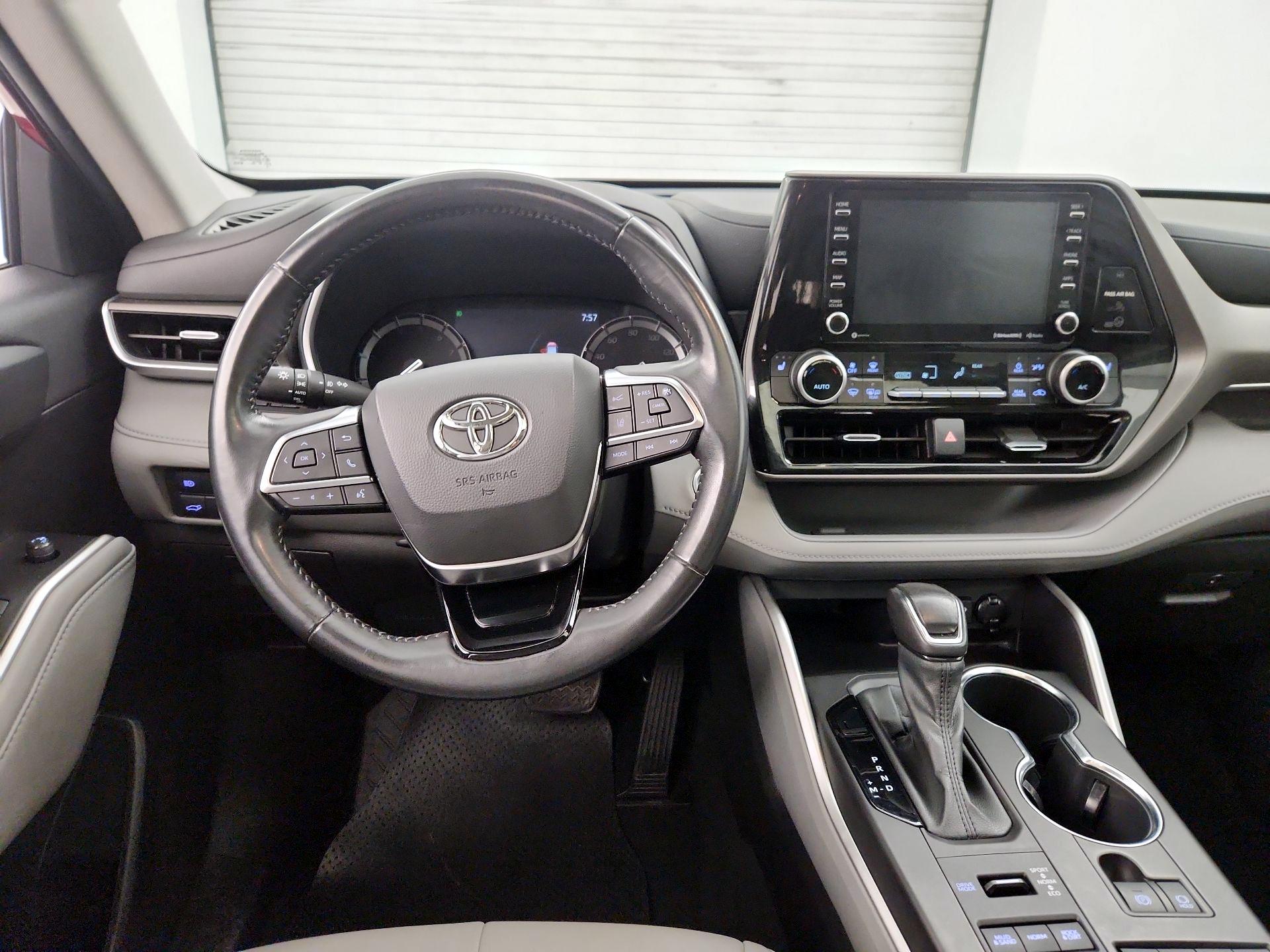 Thumbnail: 2020 Toyota Highlander - 10